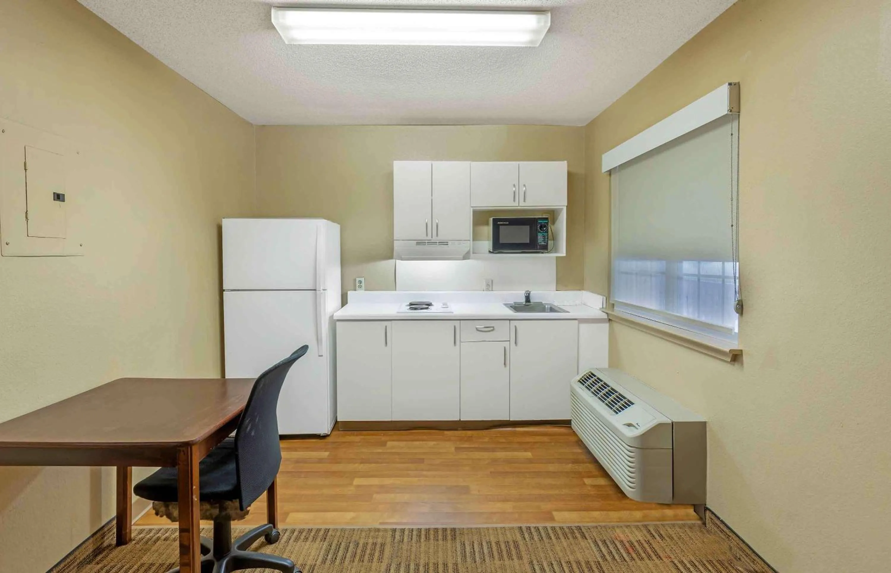 Bedroom in Extended Stay America Select Suites - Greensboro - Wendover Ave - Big Tree Way