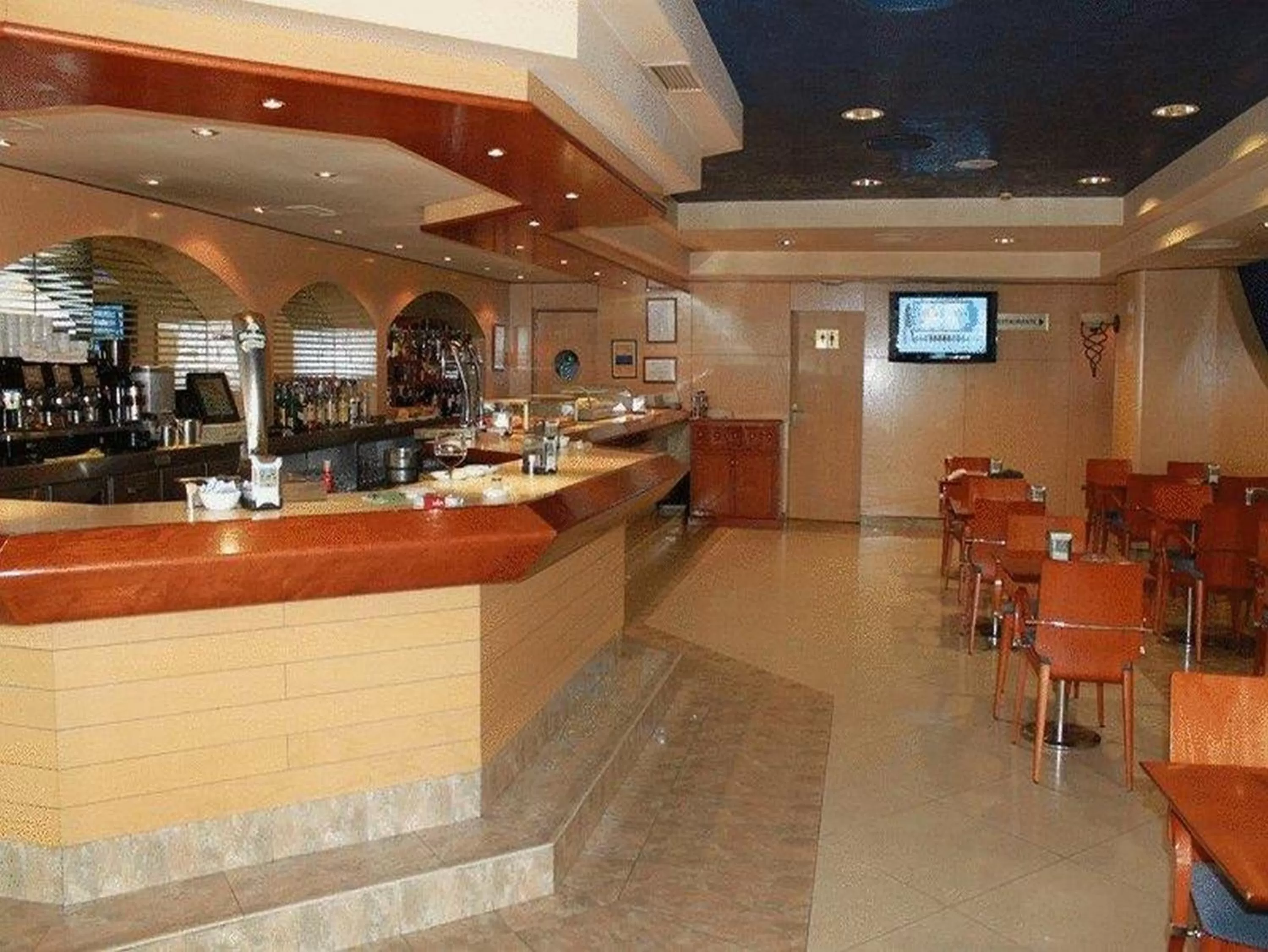 Restaurant/places to eat in Hotel Ébora by Vivere Stays