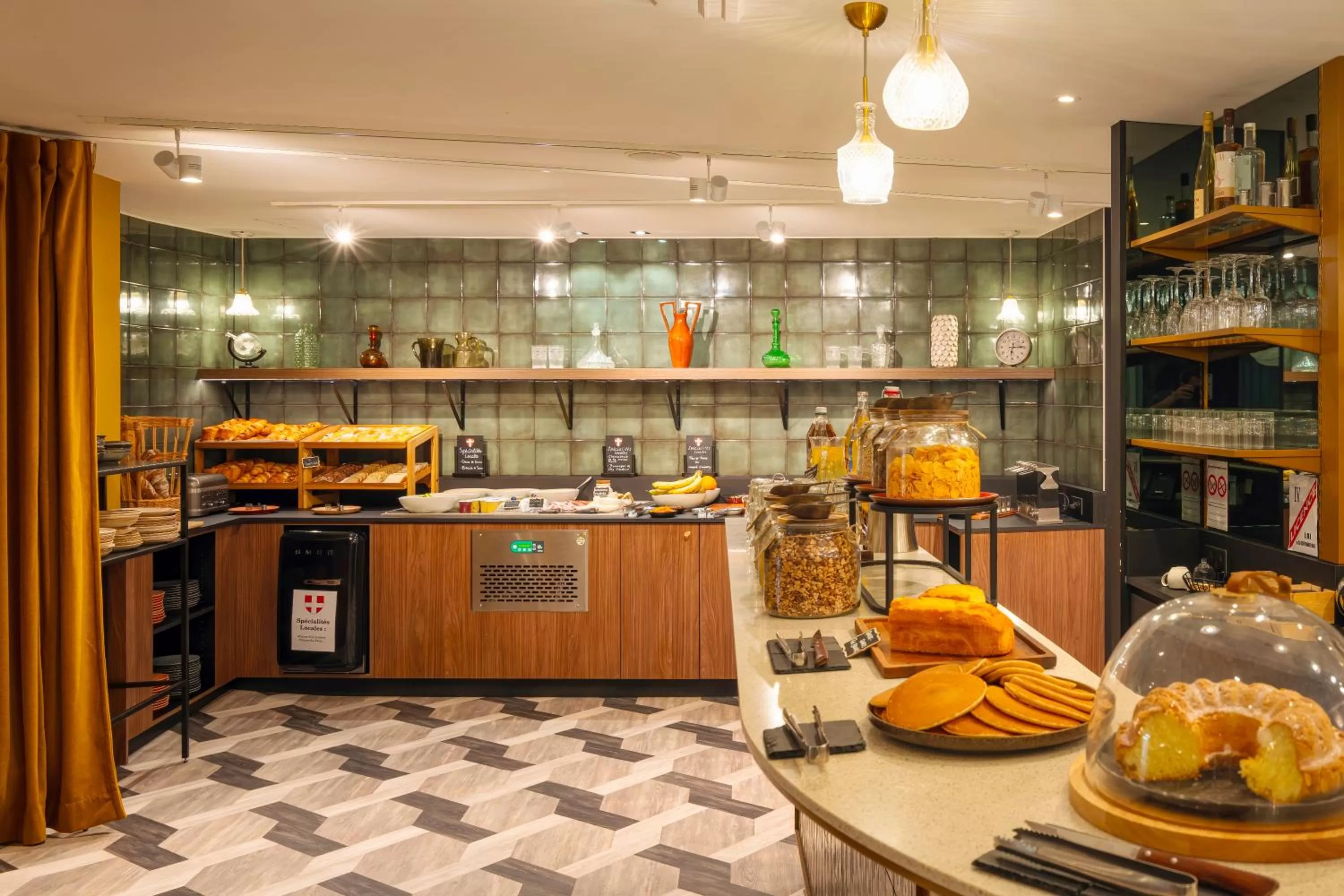 Breakfast in Le Splendid Hotel Lac D'Annecy - Handwritten Collection