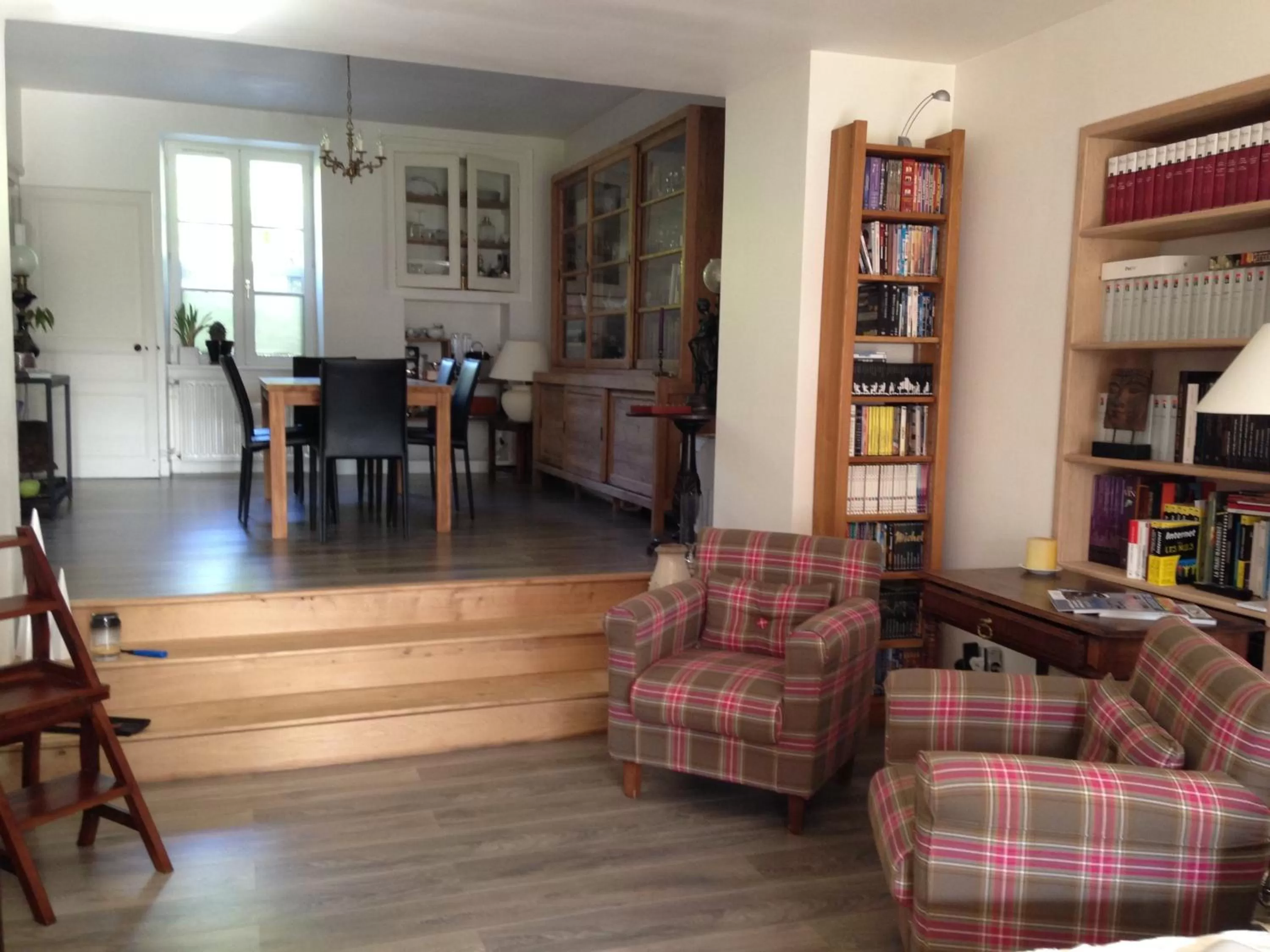 Library, Seating Area in Les Chambres Lauryvan