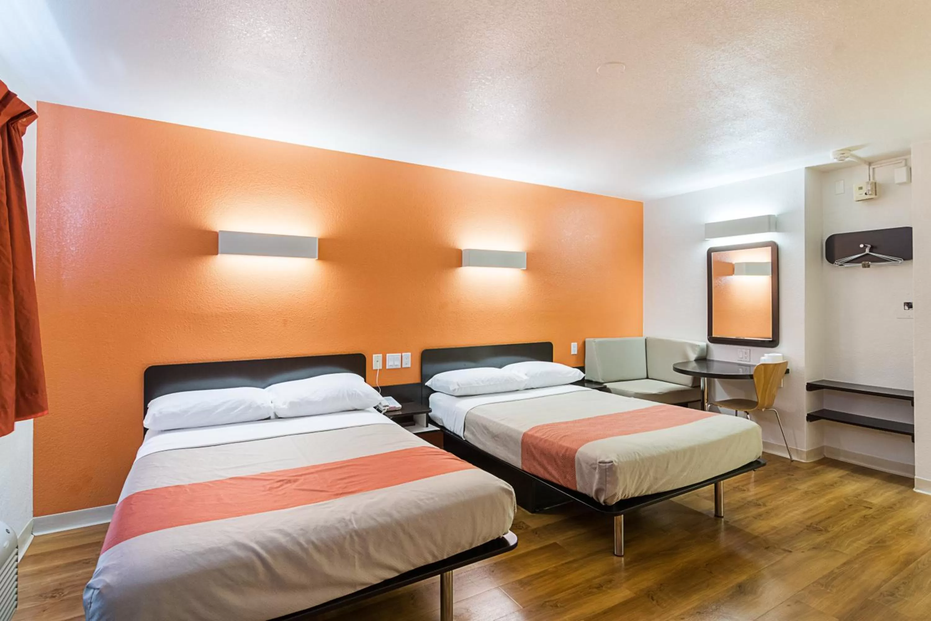Bedroom, Bed in Motel 6-Villa Park, IL - Chicago West
