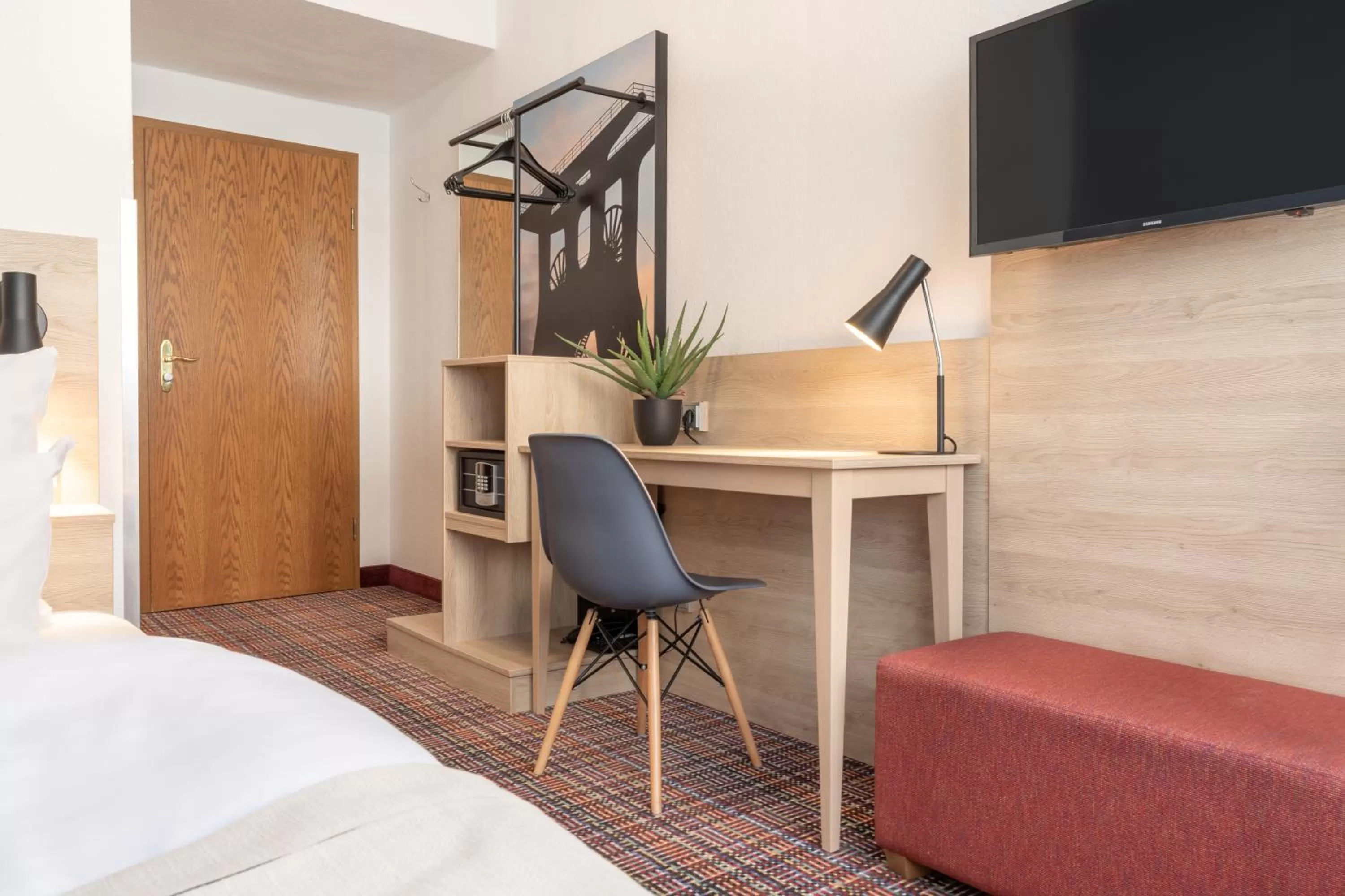 TV and multimedia, Bed in Hotel Ambassador Essen