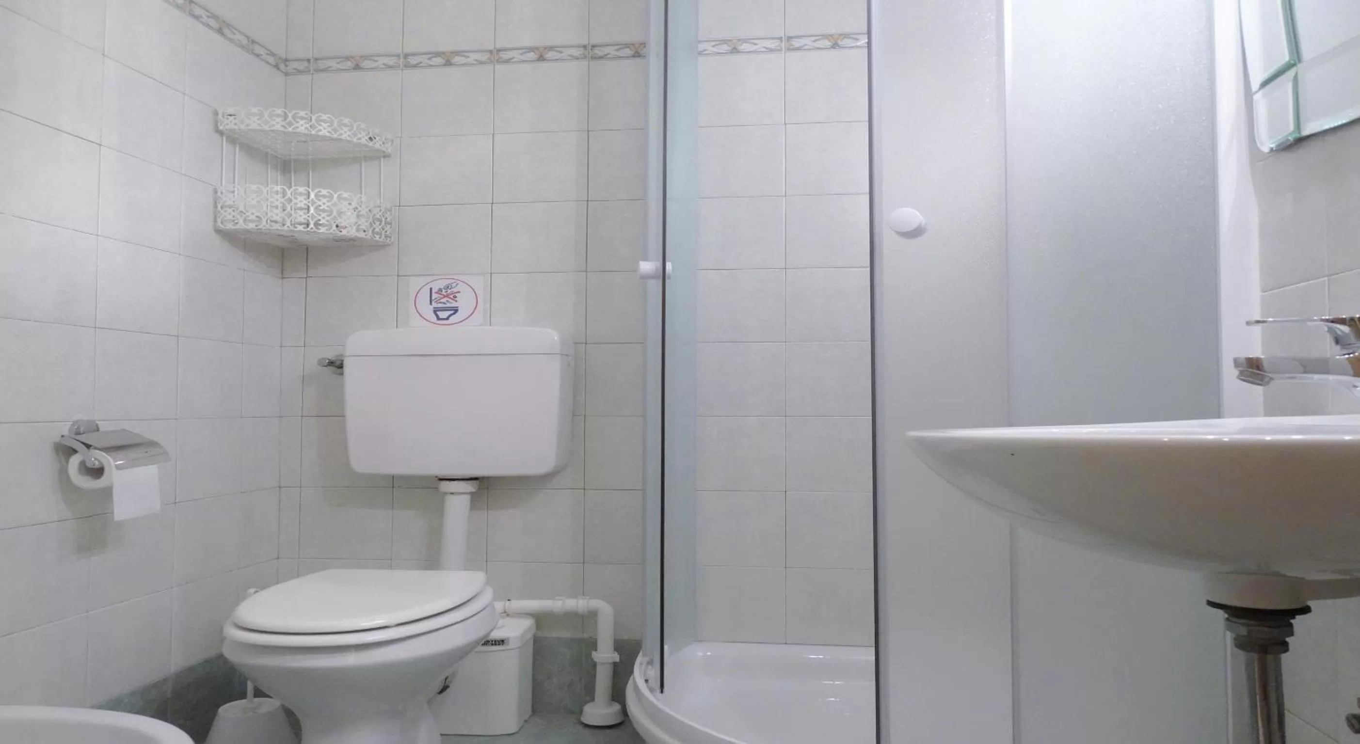 Bathroom in Hotel Millerose