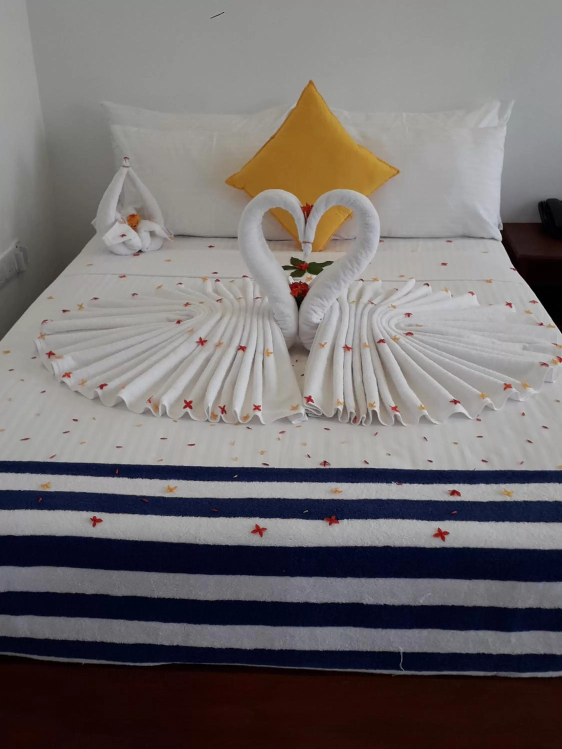 Bed in J7 Villaj Resort