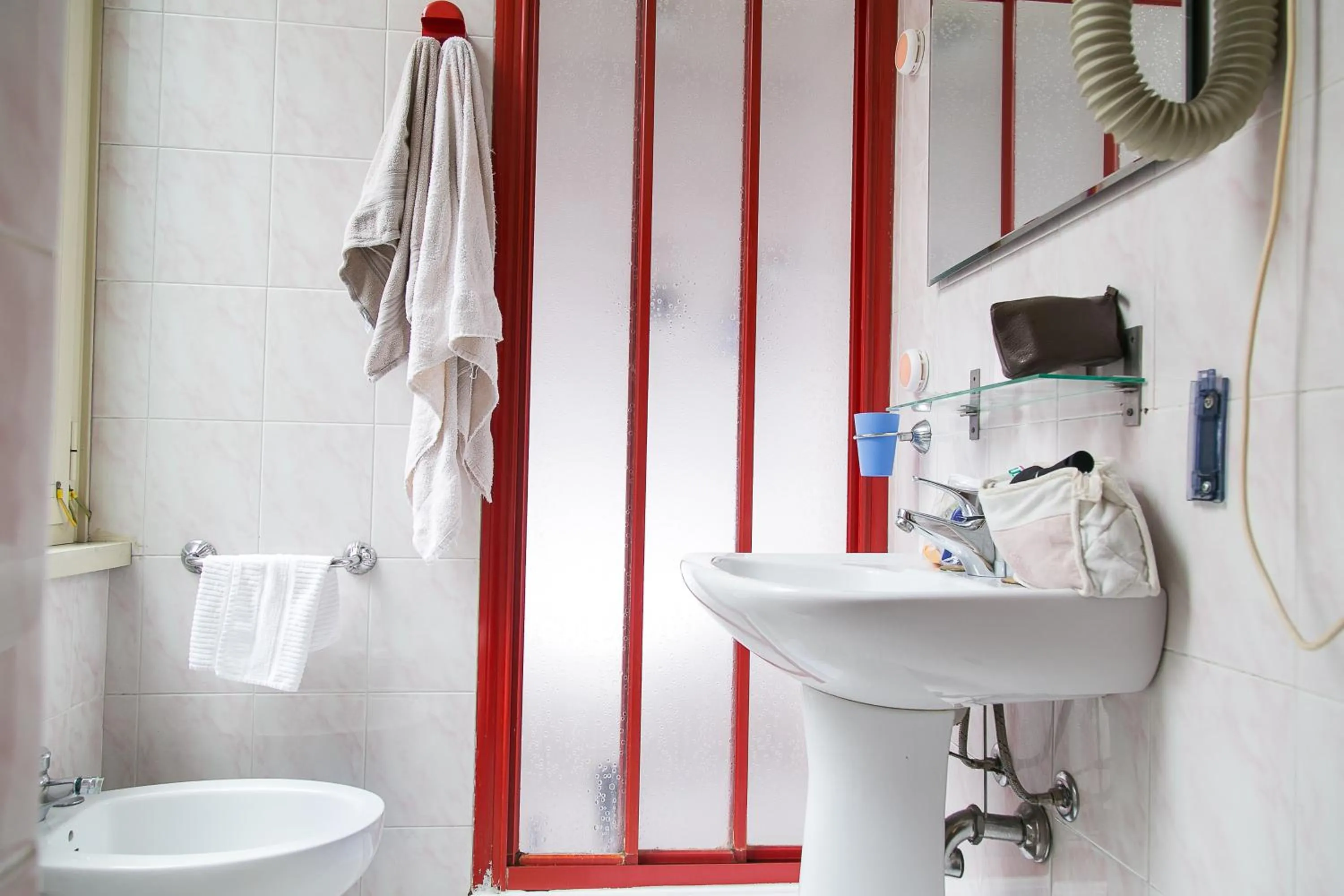 Bathroom in Hotel Altavilla 9