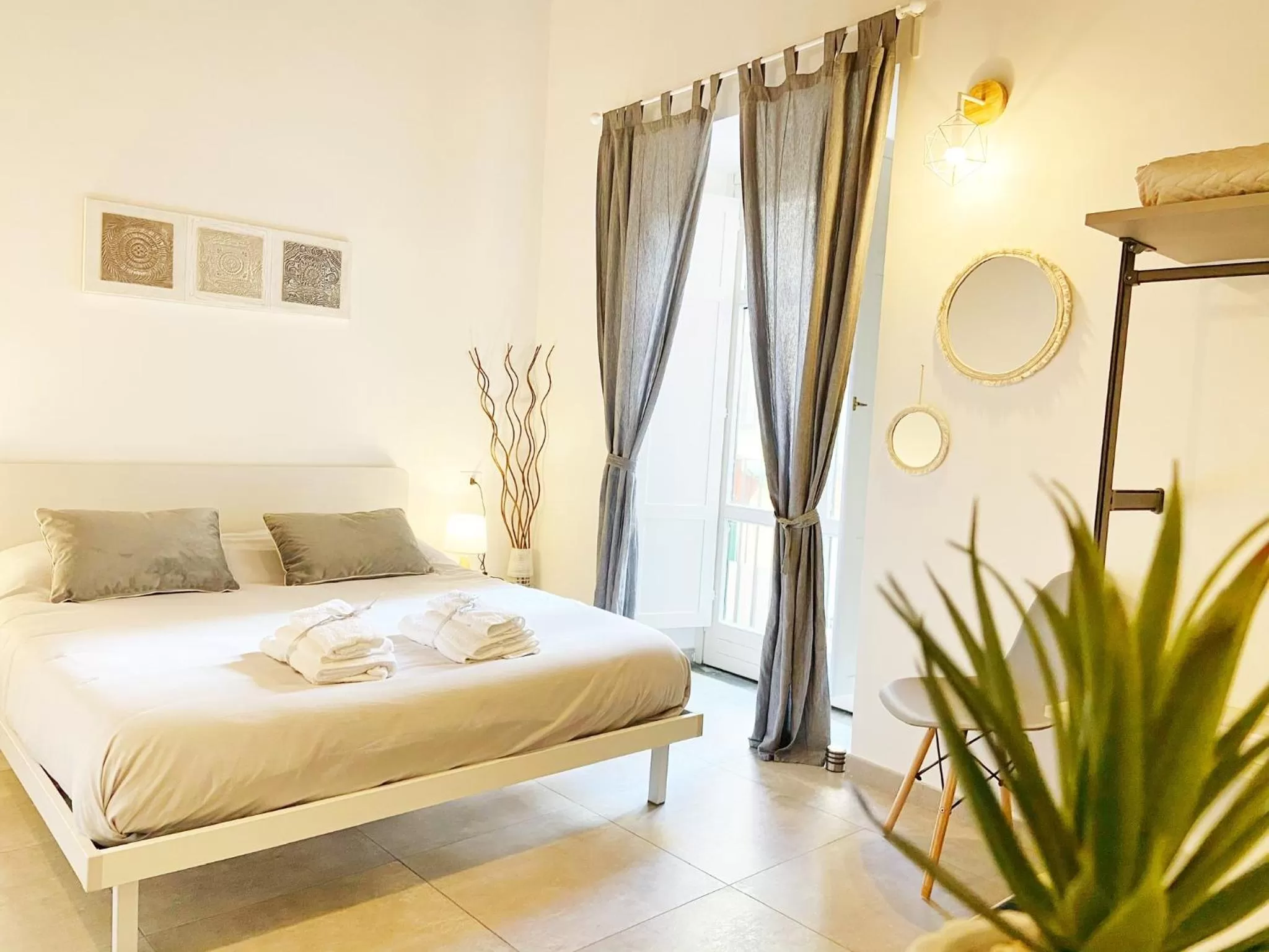 Photo of the whole room in B&B Salerno IN Centro