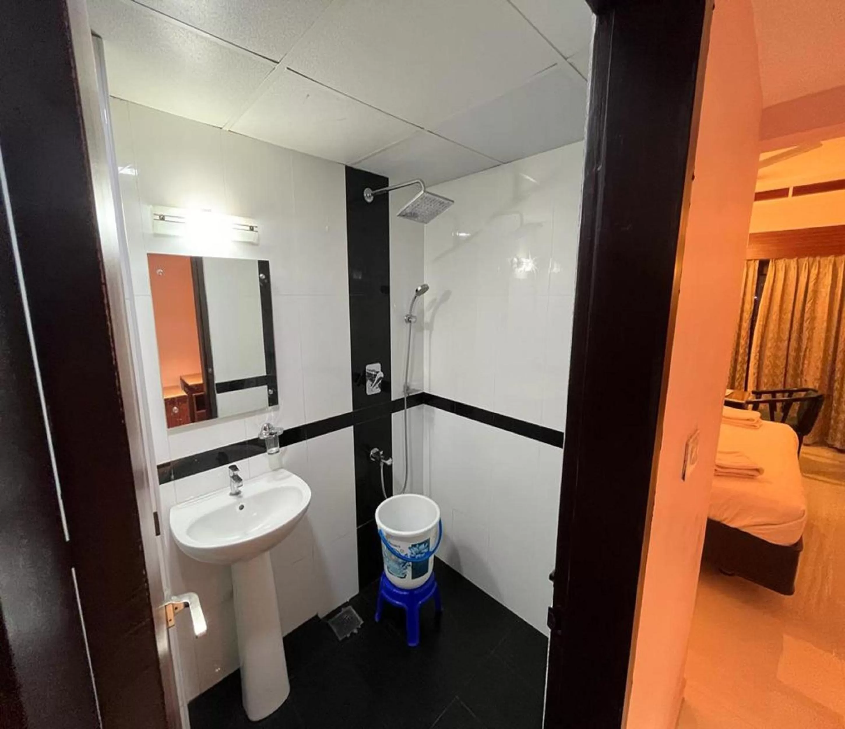 Bathroom in Daffodil Inn