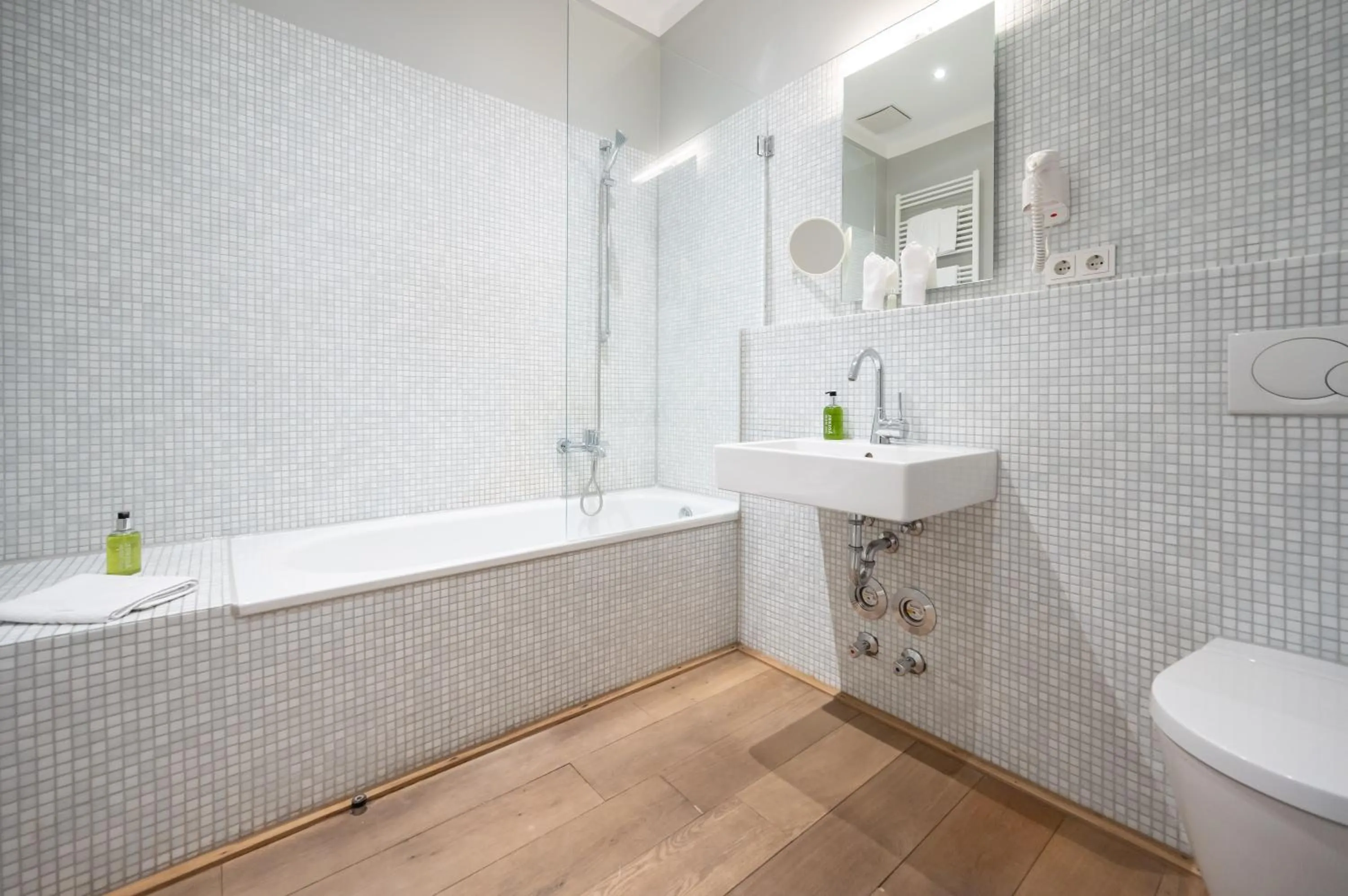 Bathroom in The New Yorker Hotel Köln-Messe