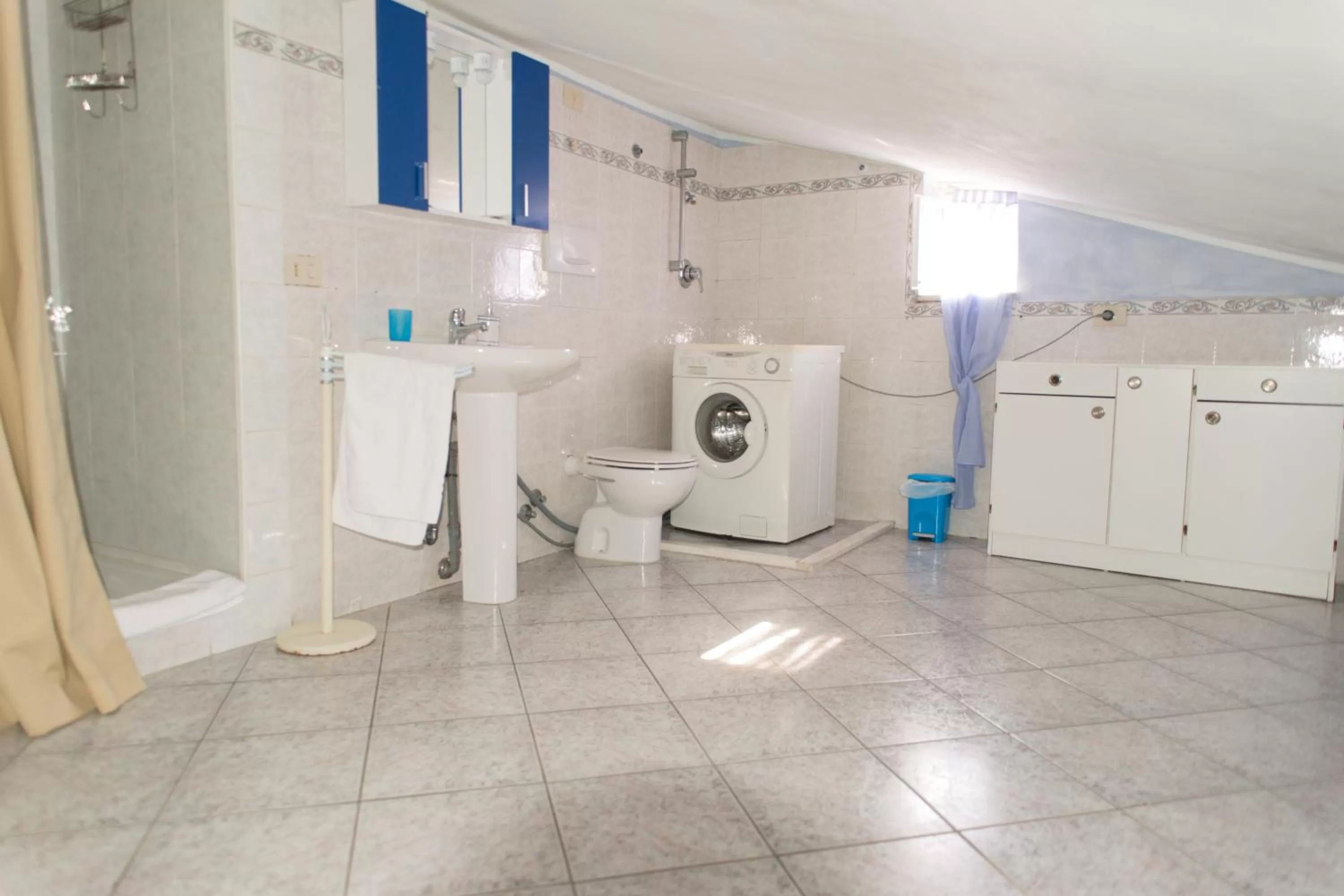 Bathroom in Al Cardinale Rooms & Studios