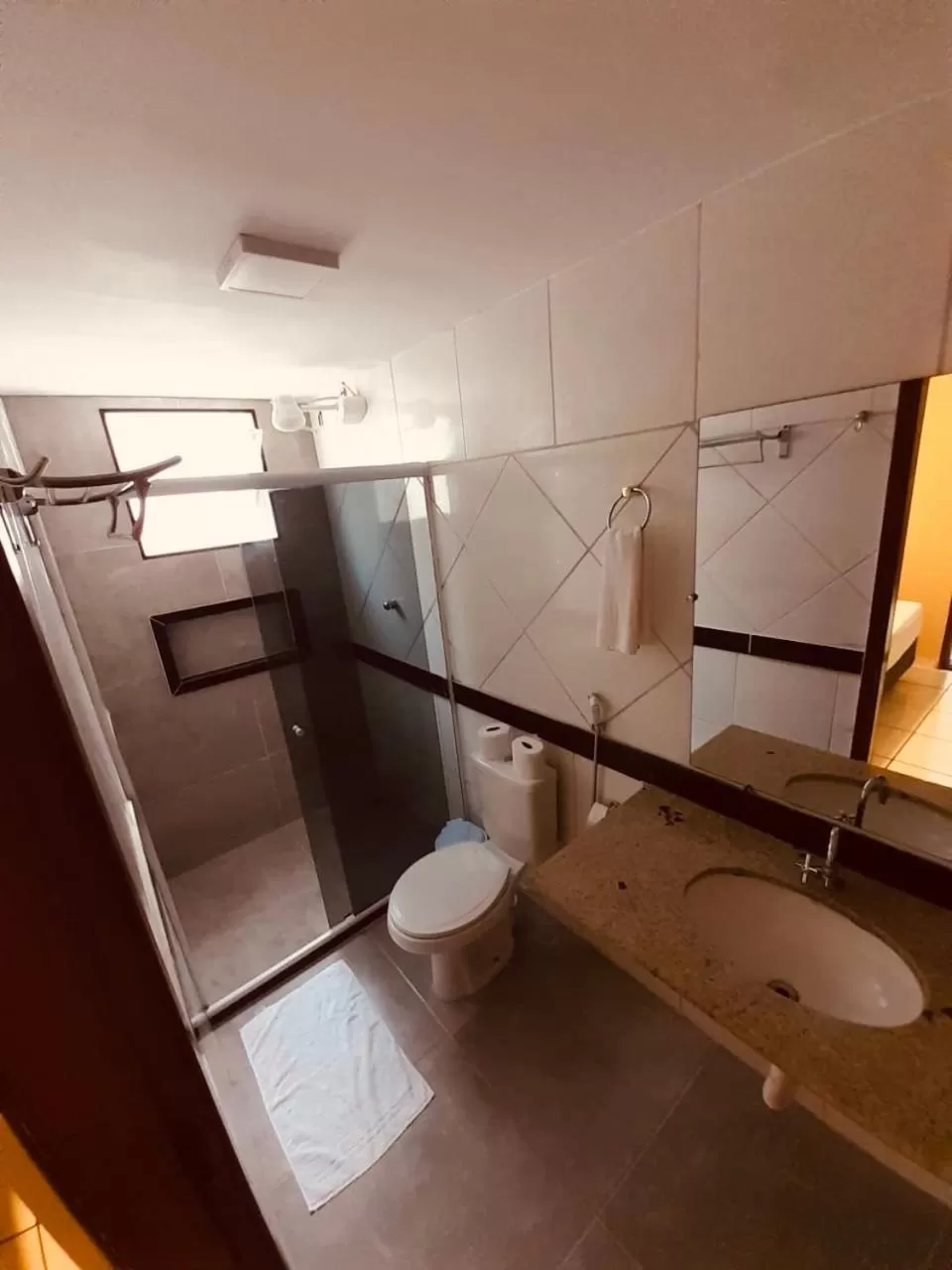 Bathroom in Flamingo Beach Pousada