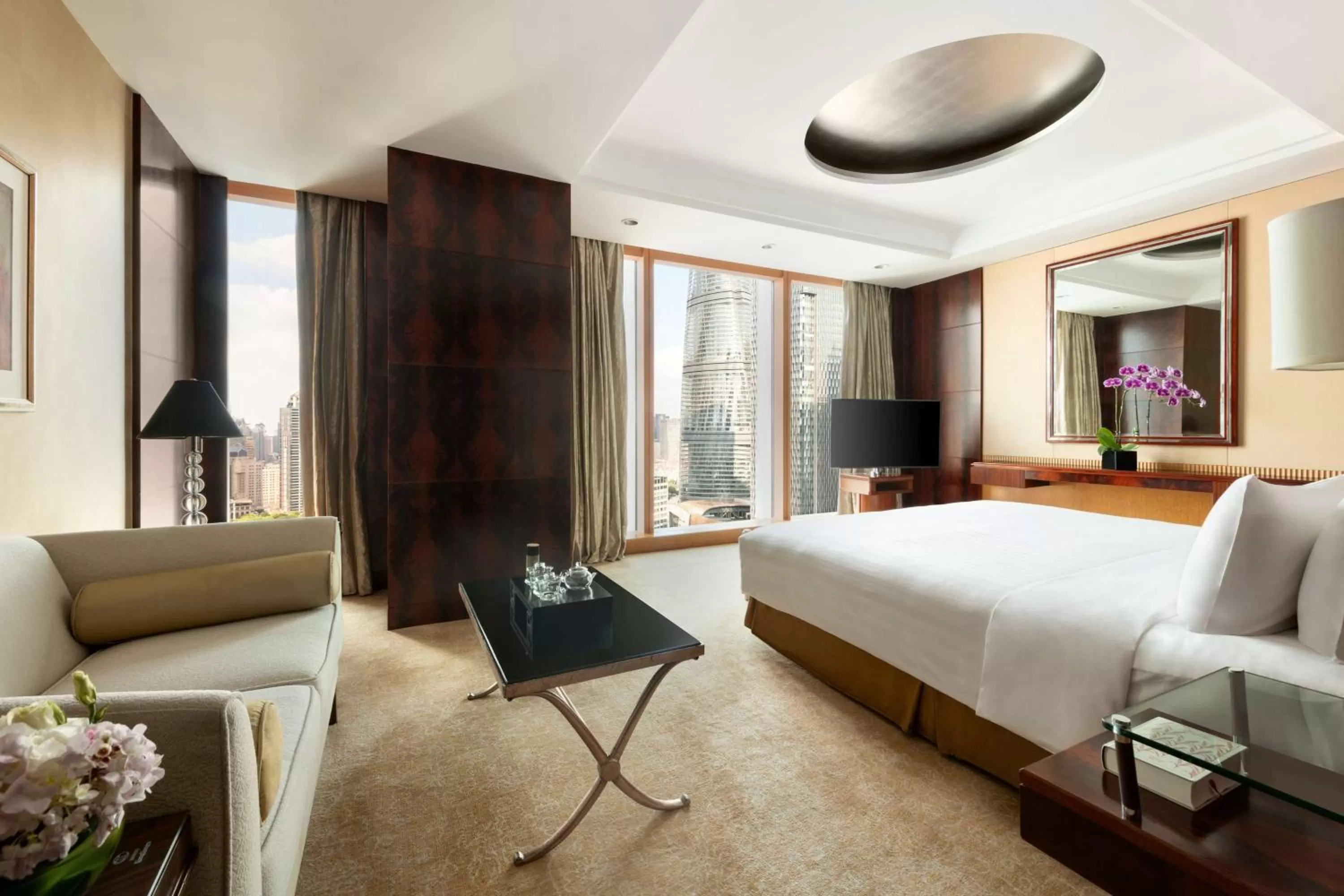 Photo of the whole room, Bed in Pudong Shangri-La, Shanghai