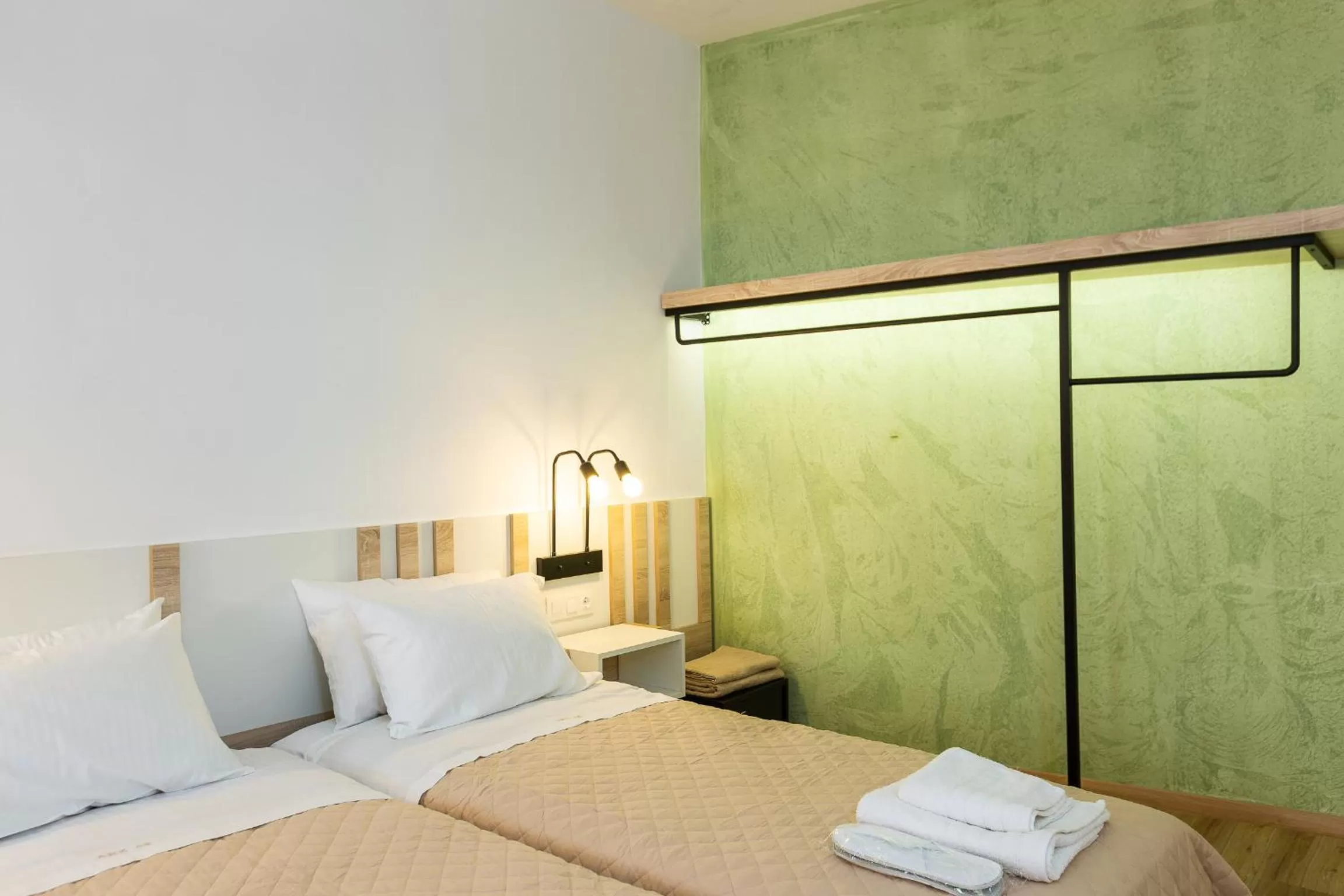 Day, Bed in Ark 68 City Rooms