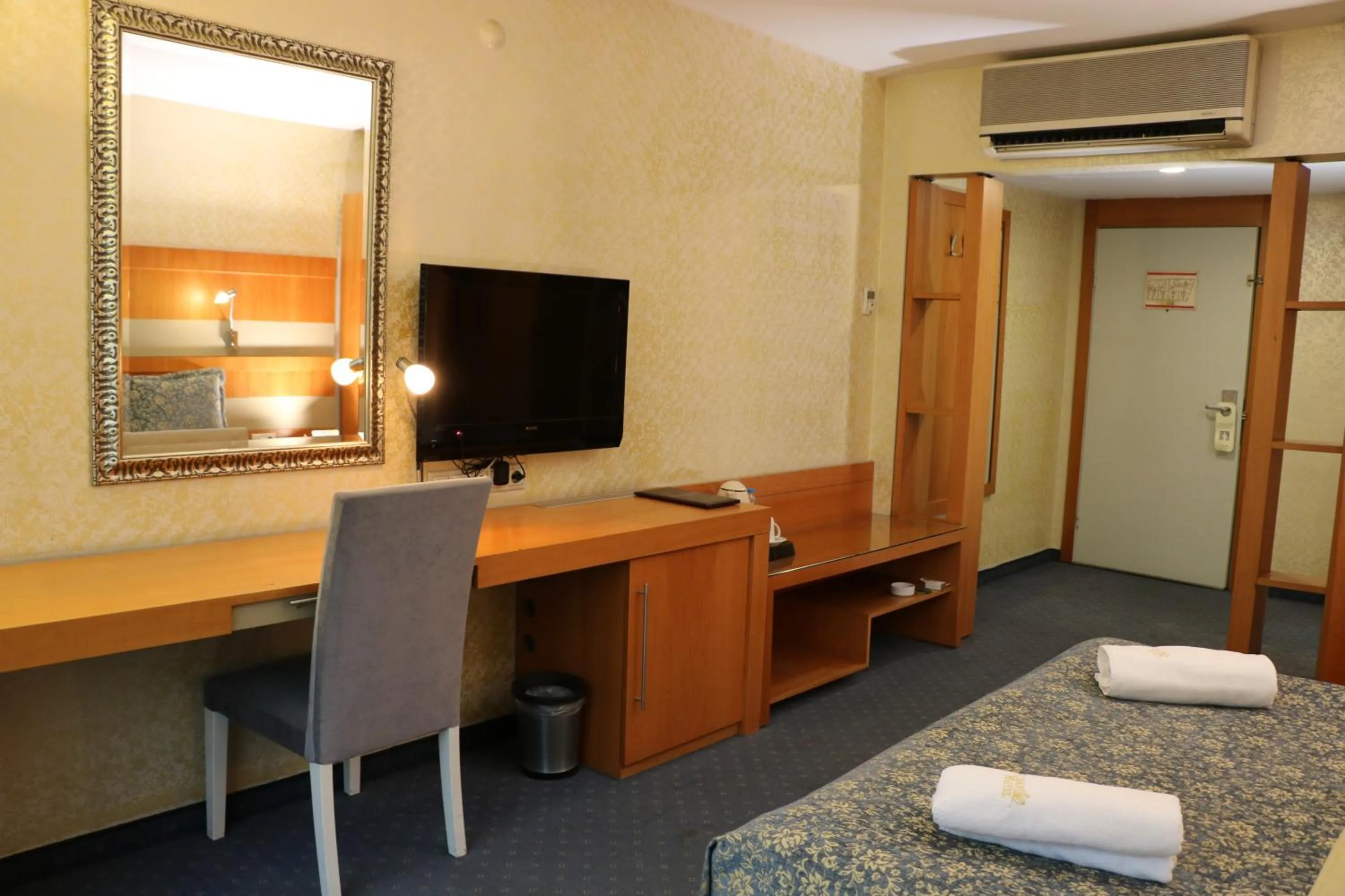 Photo of the whole room, Bed in Burcman Hotel