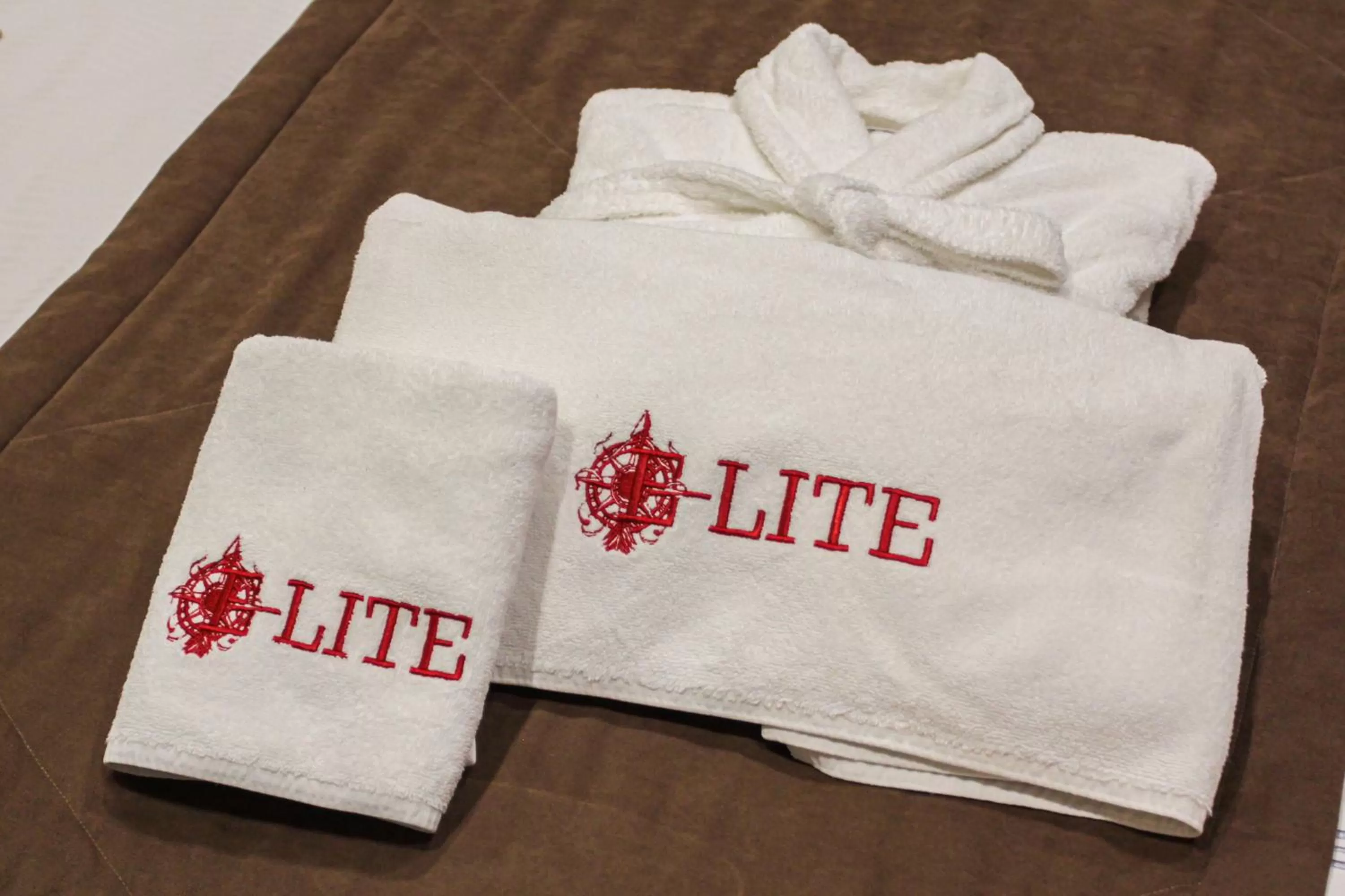 towels, Bed in E-lite& Meatador