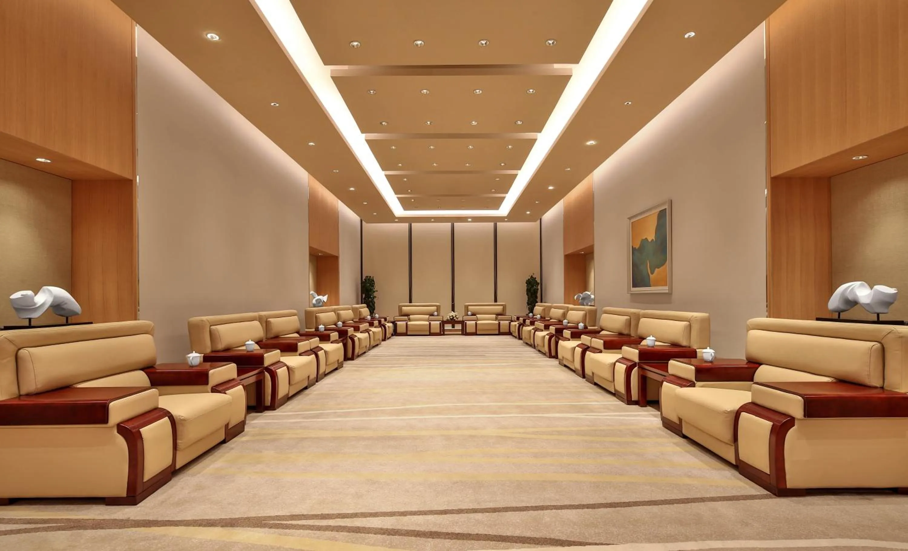 Meeting/conference room in Holiday Inn Chengdu Qinhuang by IHG