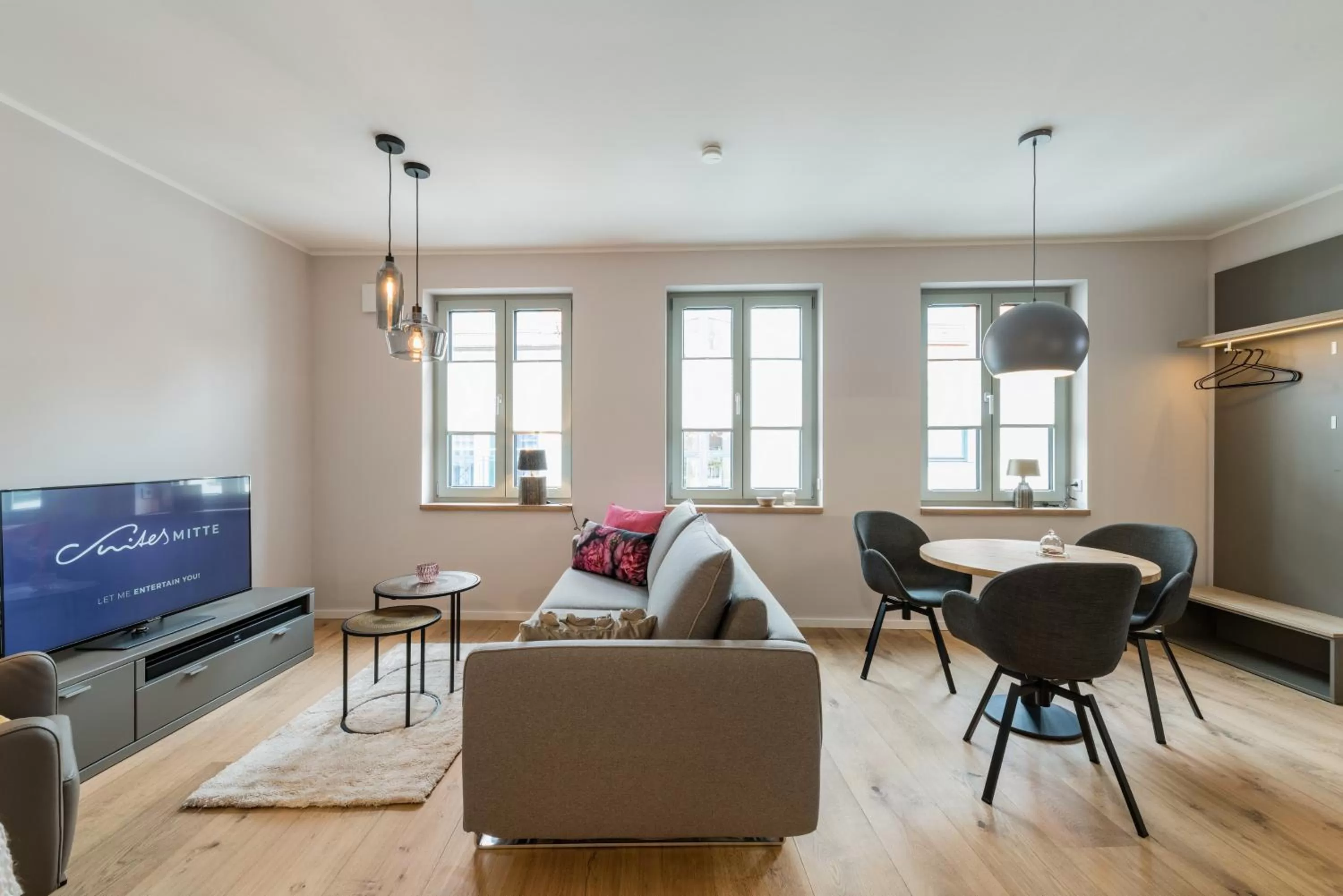 TV and multimedia in Suites MITTE - Aparthotel