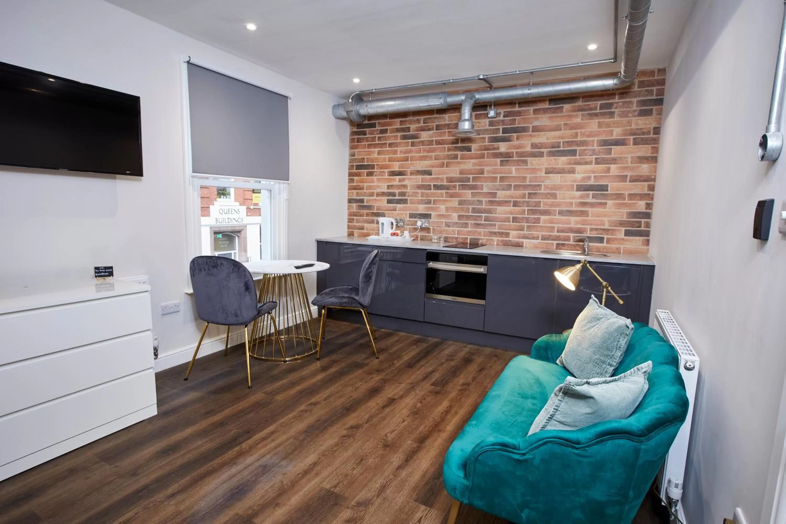 TV and multimedia in Three Cranes Serviced Apartments