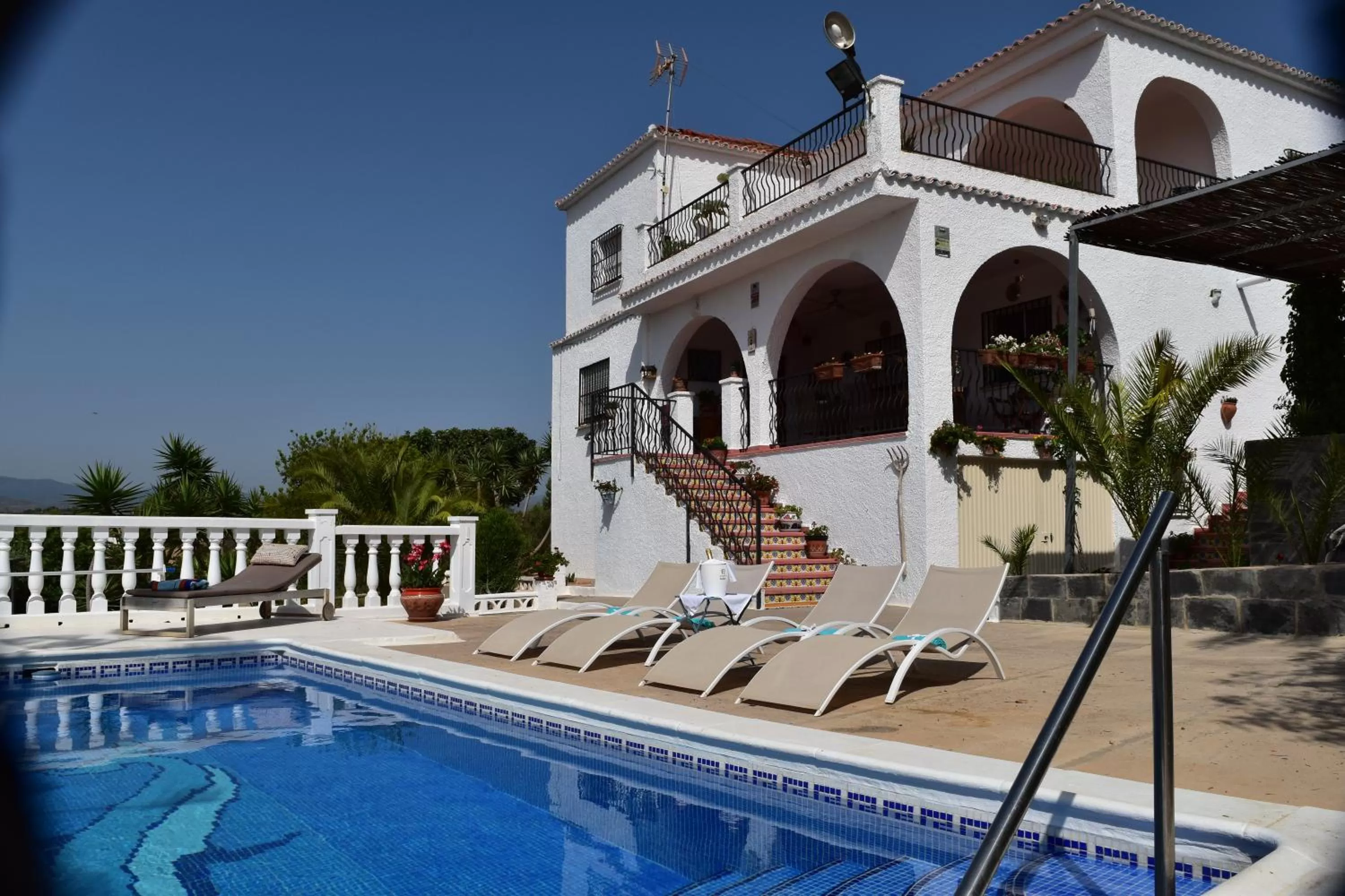 Property building, Swimming Pool in Casa Loro Loco B&B