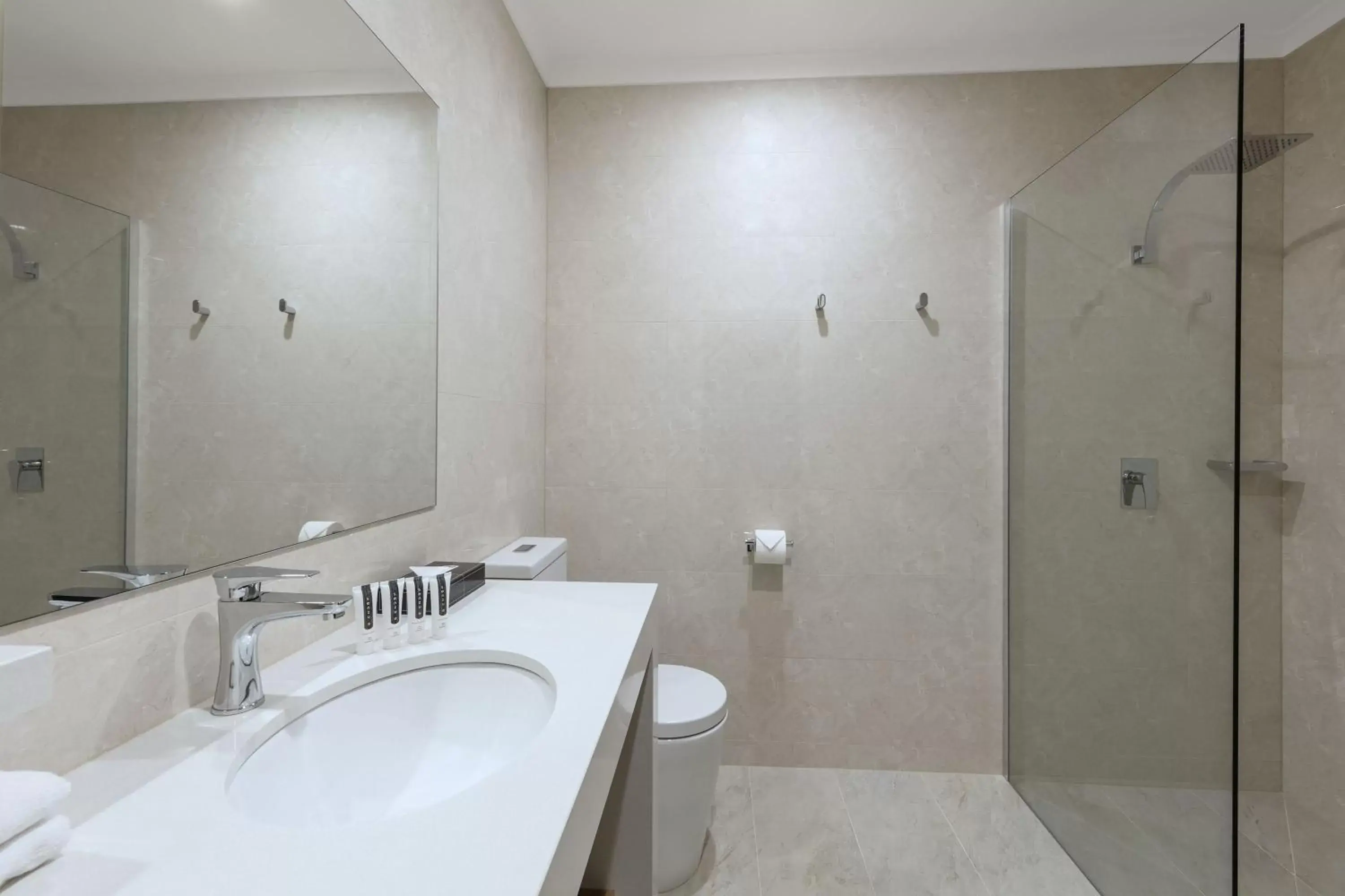 Standard Suite in Canterbury International Hotel Standard Suite in Canterbury International Hotel