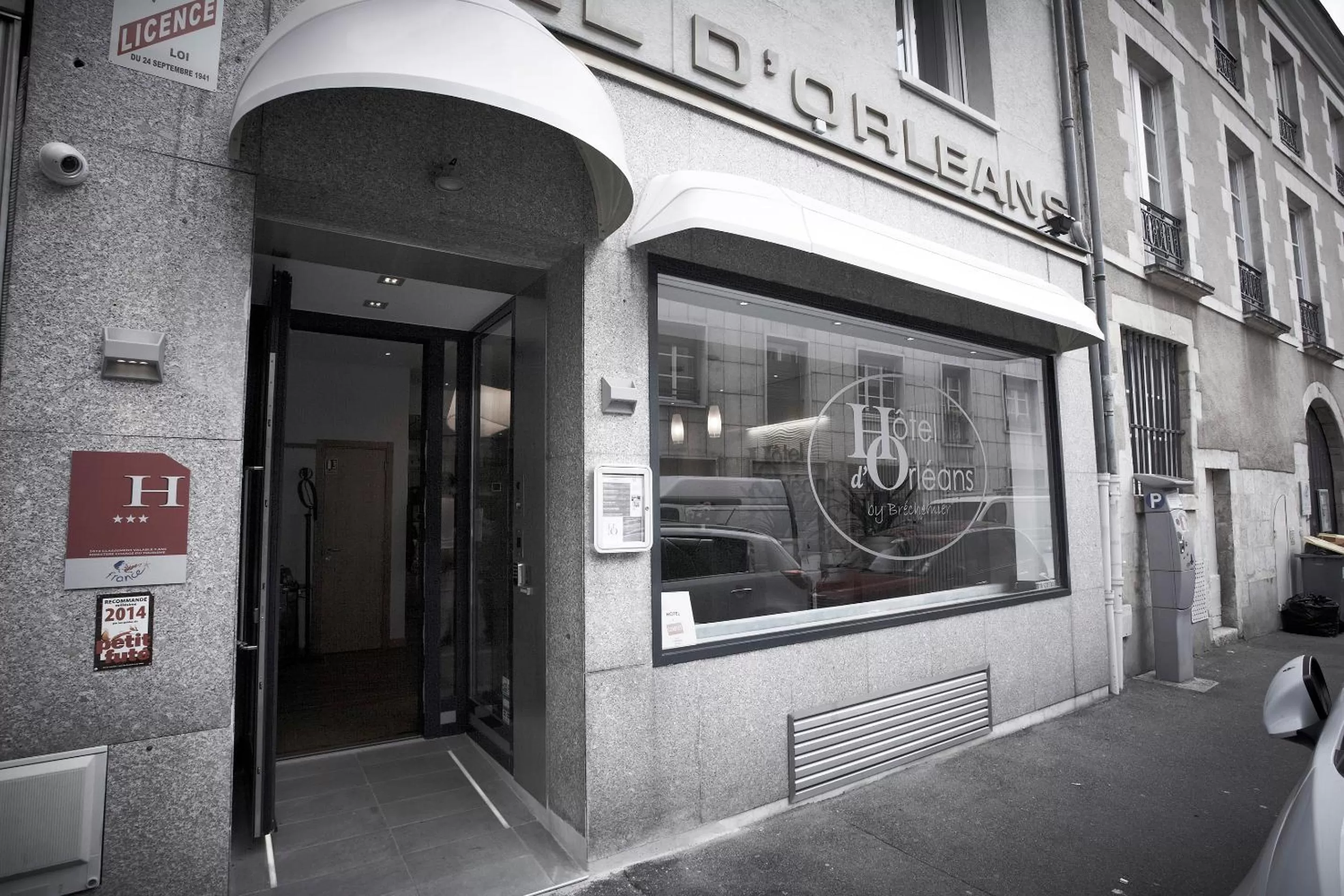 Facade/entrance in Hôtel d'Orléans