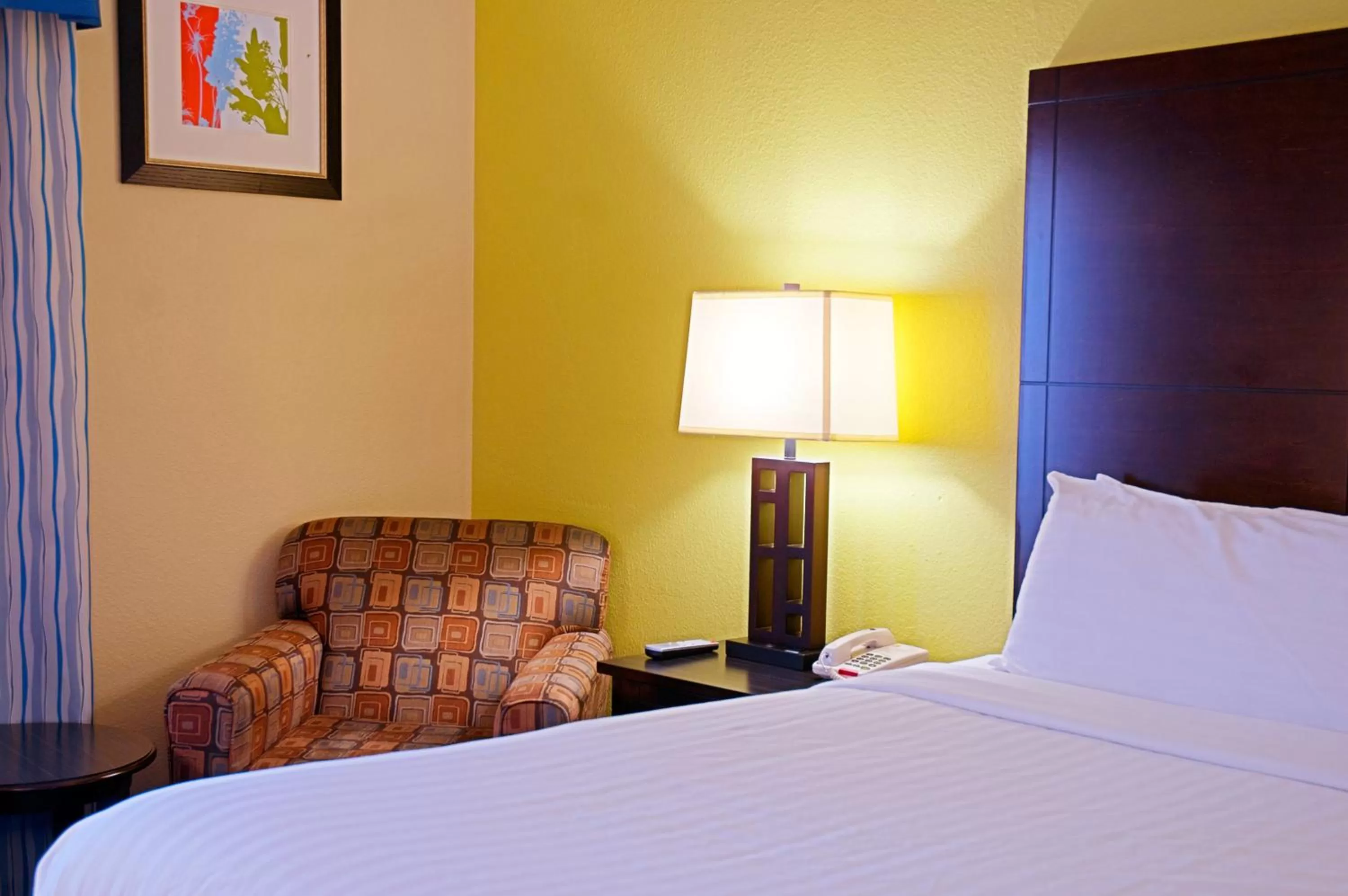 Bed in Super 8 by Wyndham Irving/DFW Apt/North