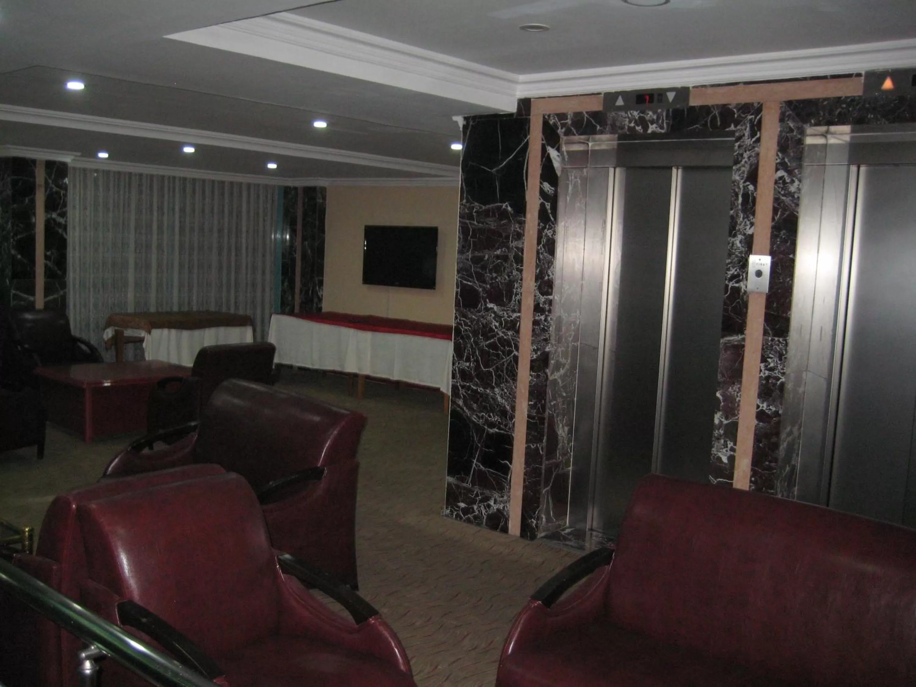 Communal lounge/ TV room in Miroglu Hotel