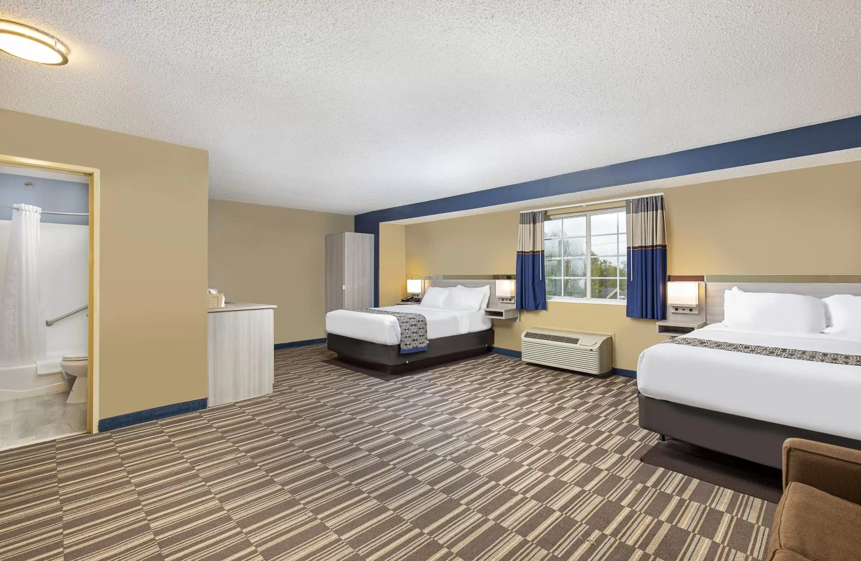 Bed in Microtel Inn & Suites by Wyndham Dry Ridge