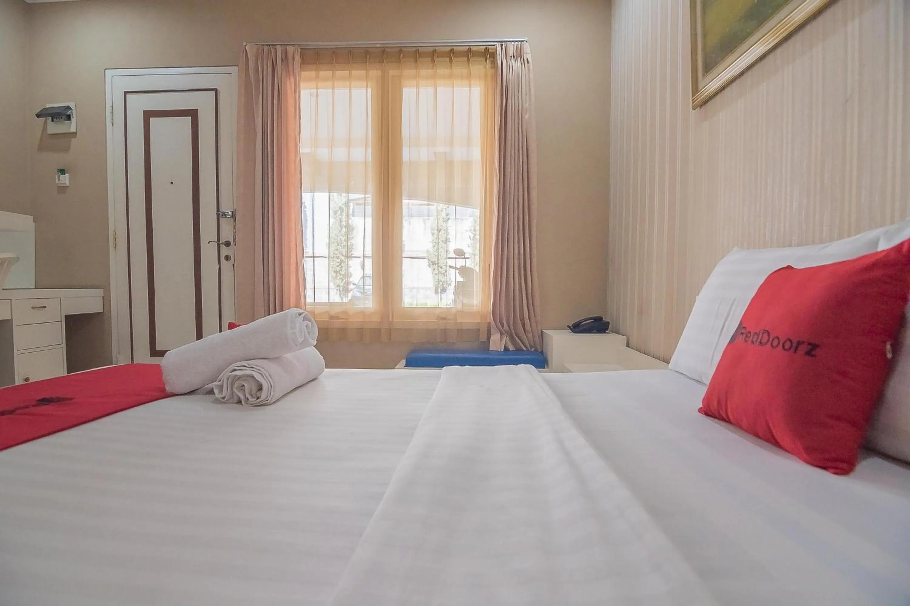 Bedroom, Bed in RedDoorz at Amellia Pasteur Bandung