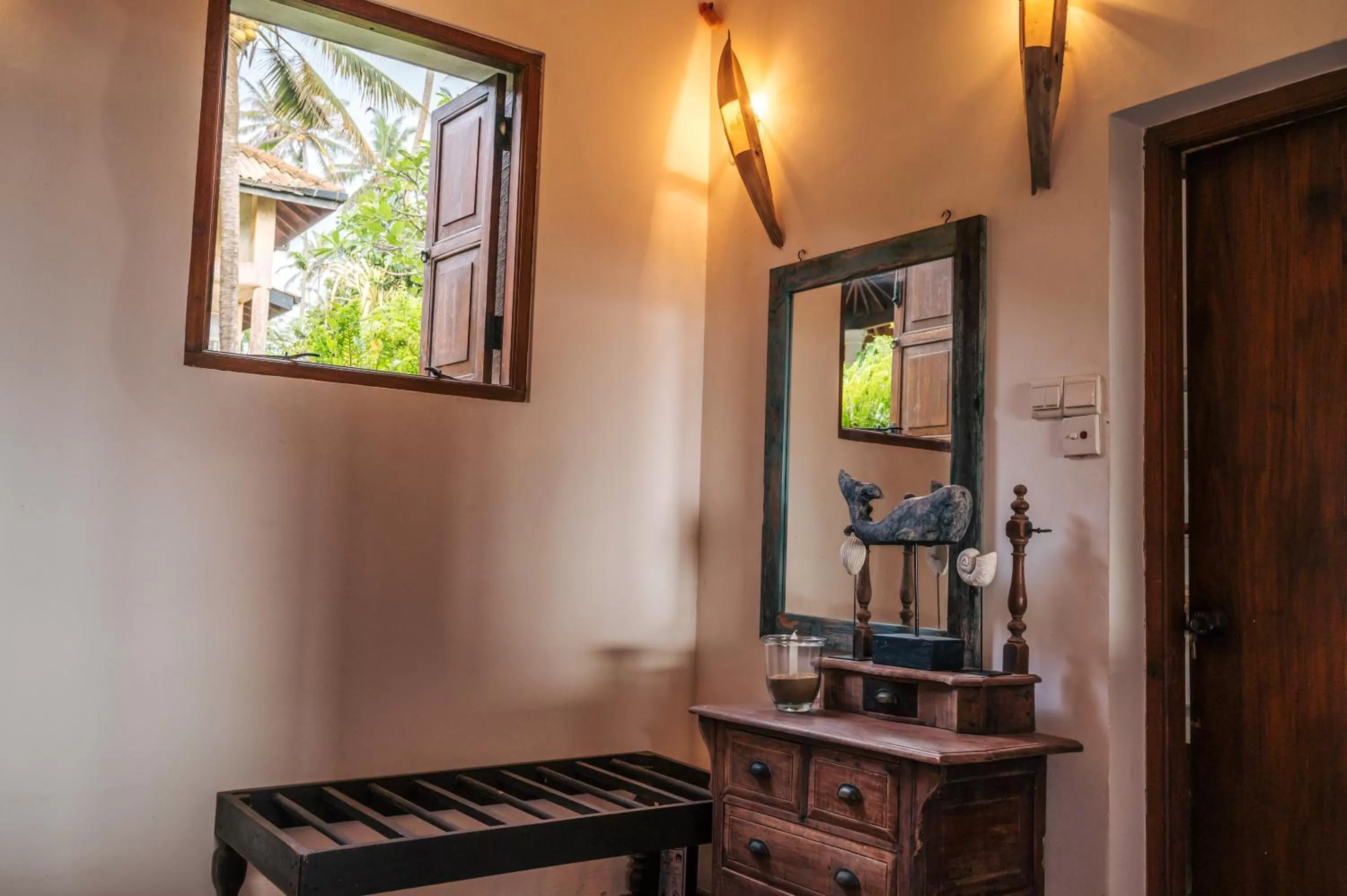 Sānti Beach House with pool & beach