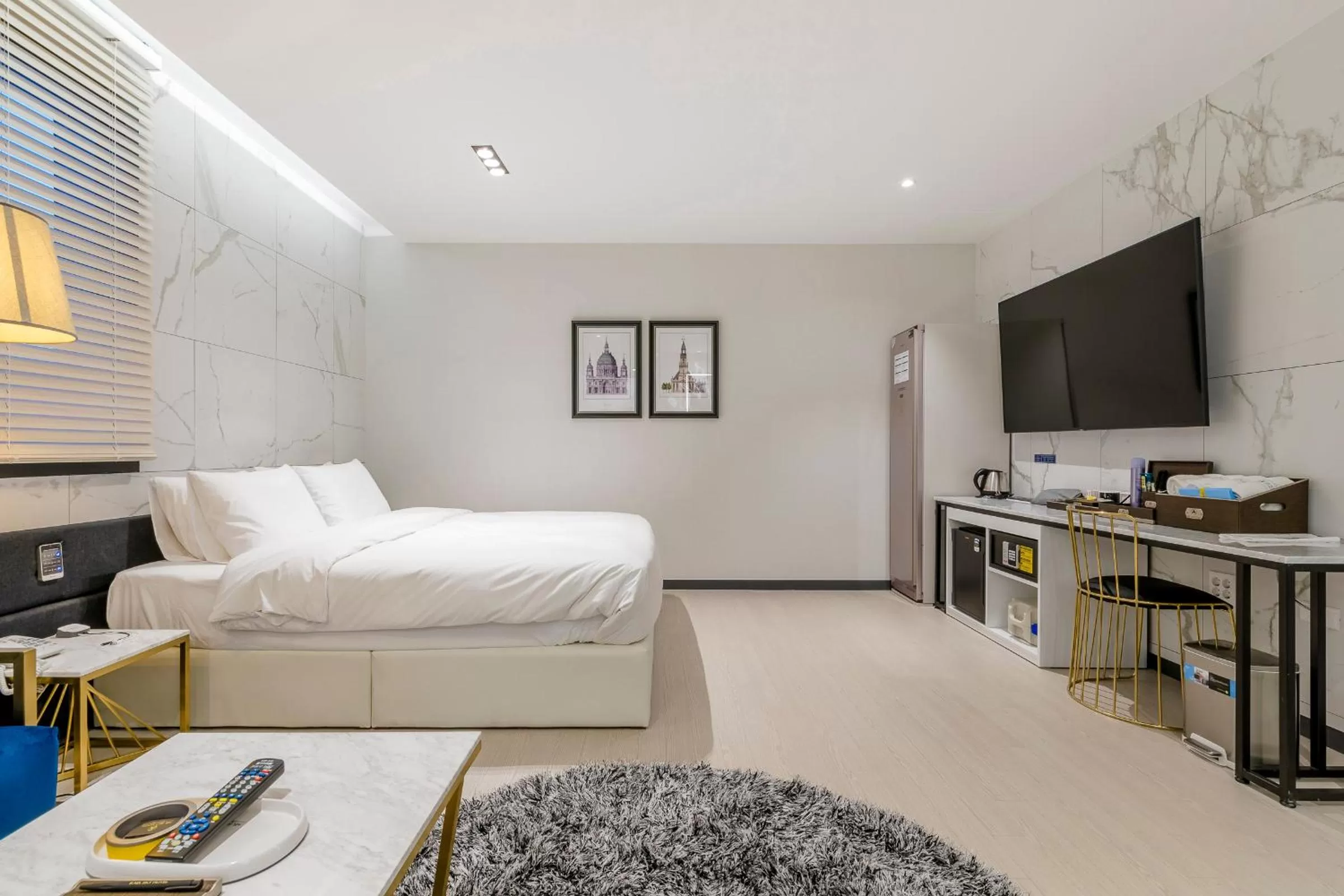 Photo of the whole room, Bed in Air Sky Hotel