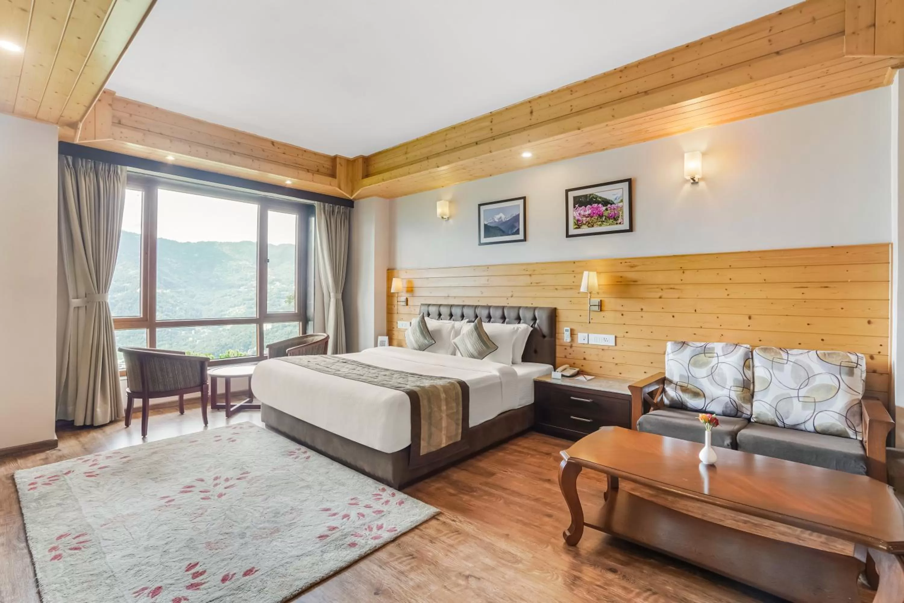 Bed in Summit Alpine Abode Hotel