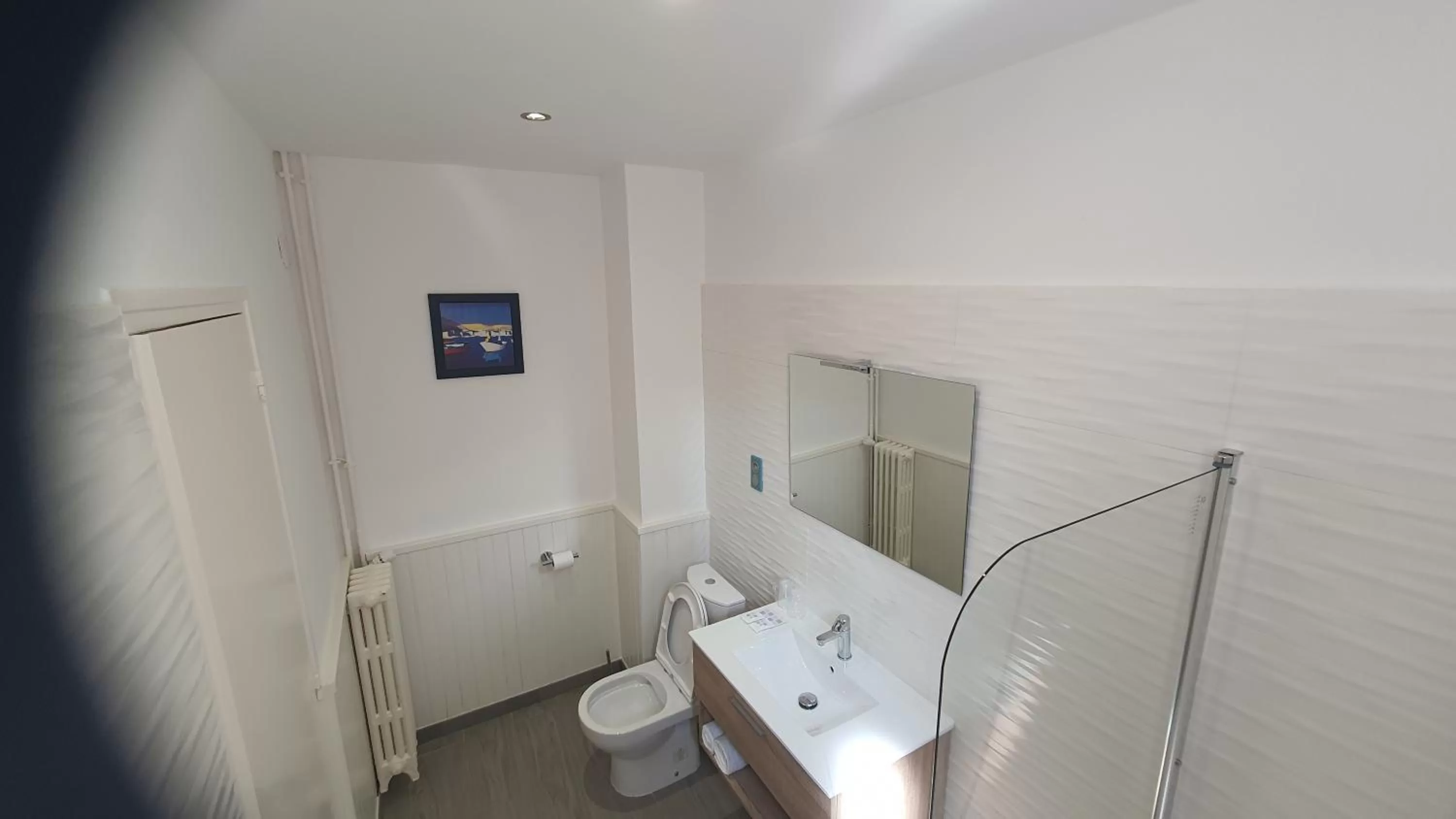 Bathroom in Hôtel L'Alsace