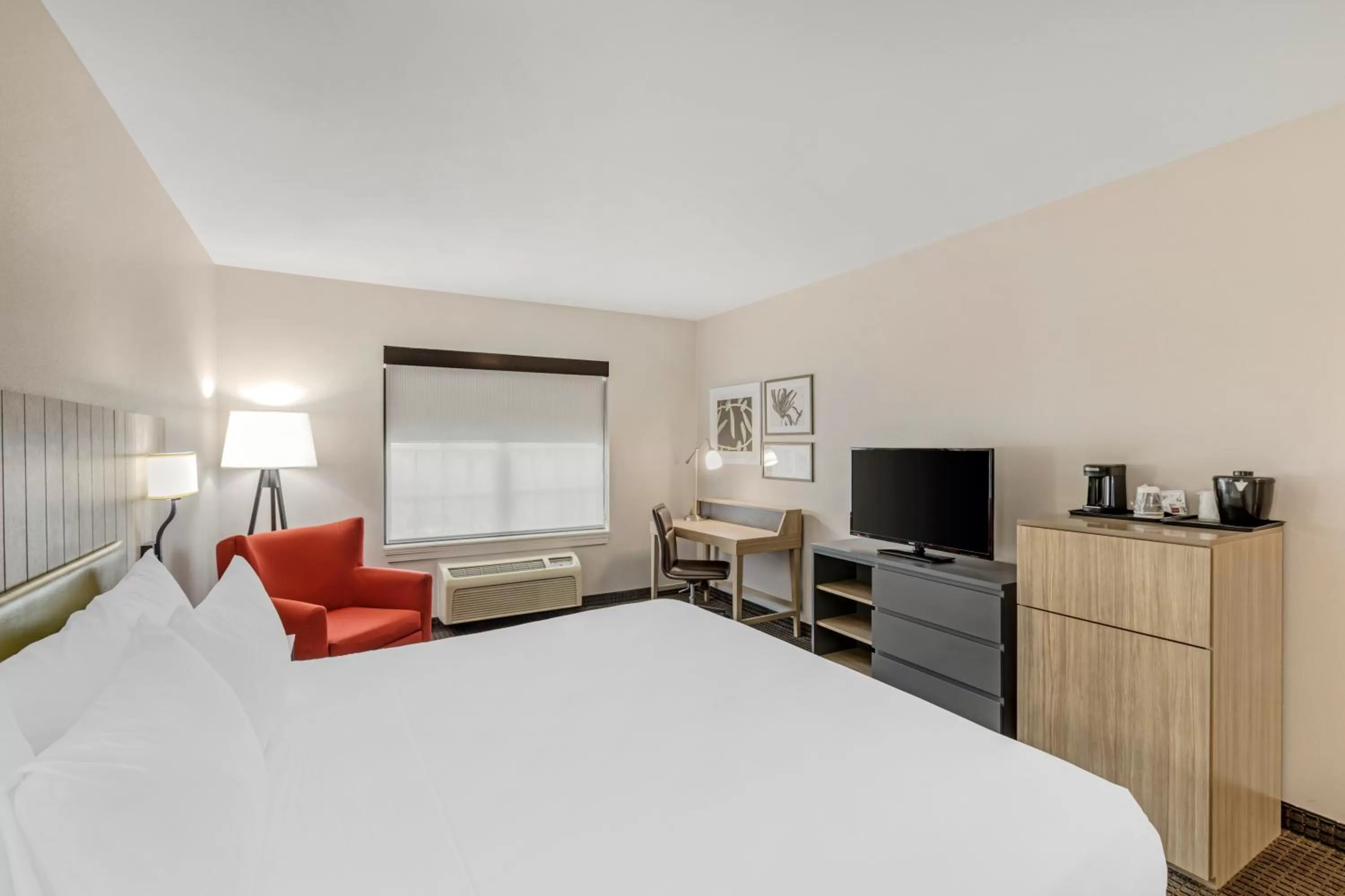 Photo of the whole room, Bed in Country Inn & Suites by Radisson, Elk Grove Village-Itasca