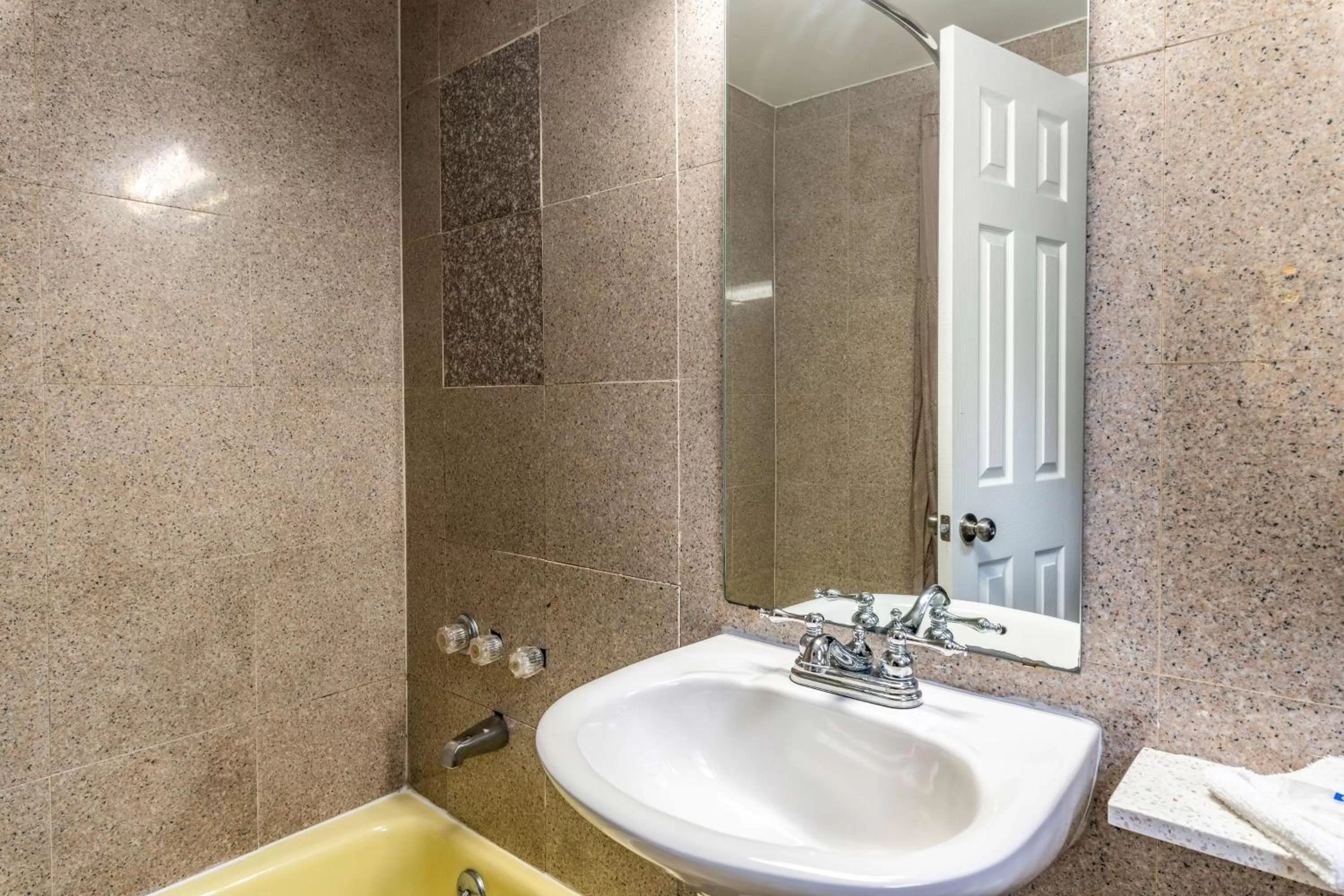 Bathroom in Motel 6-Elmsford, NY - White Plains