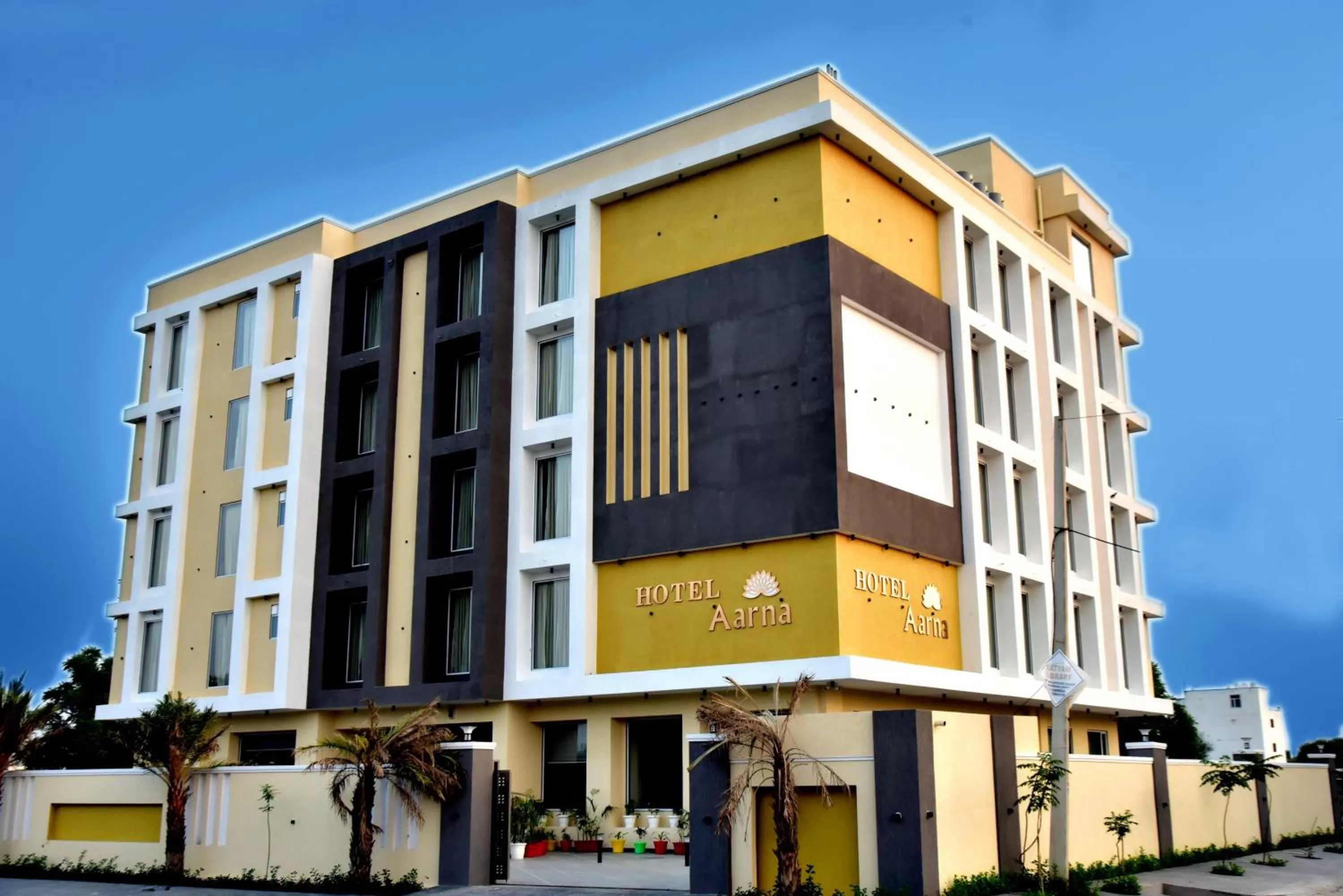 Restaurant/places to eat in Hotel Aarna