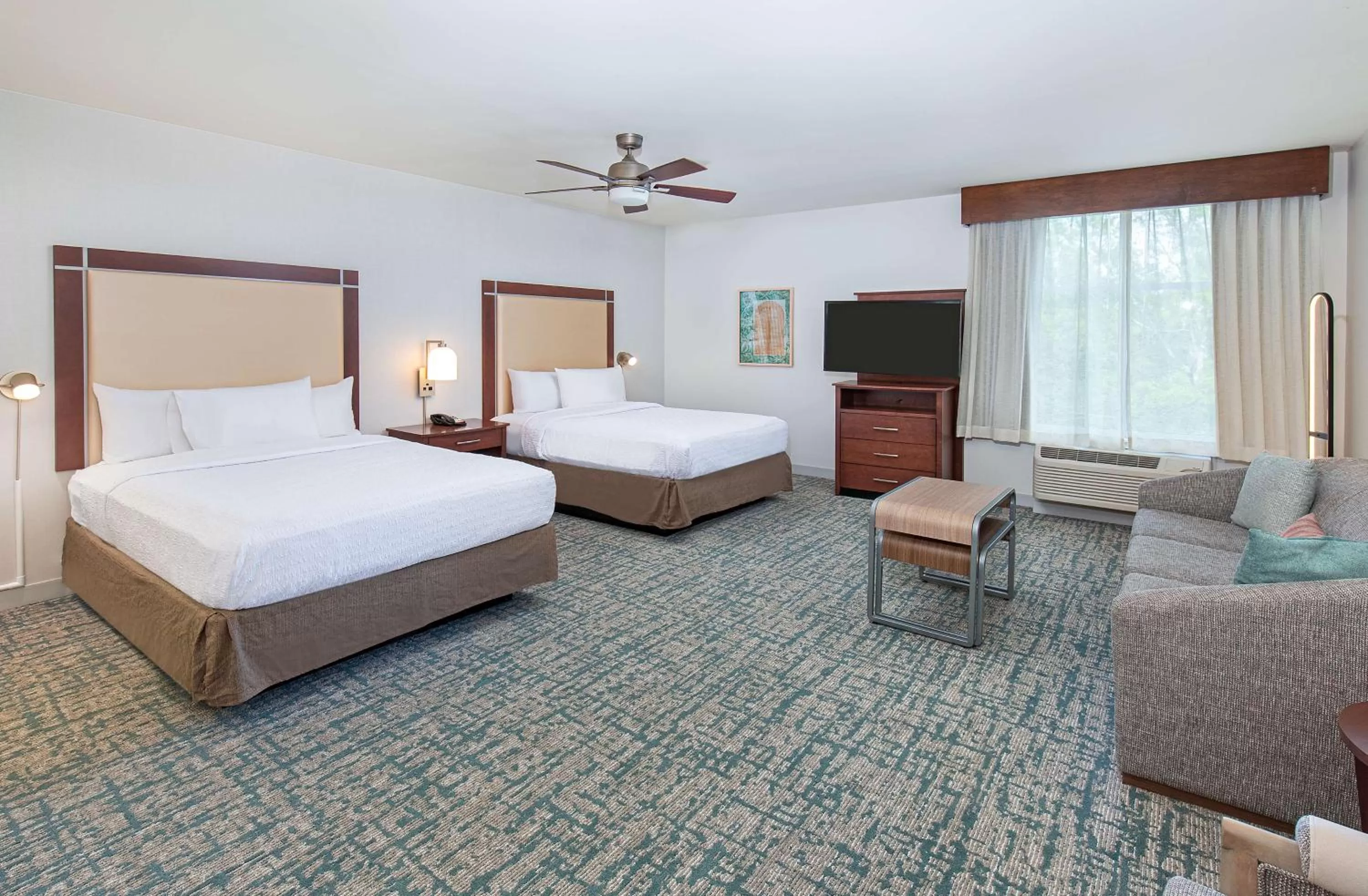 Living room, Bed in Homewood Suites by Hilton Atlanta Perimeter Center