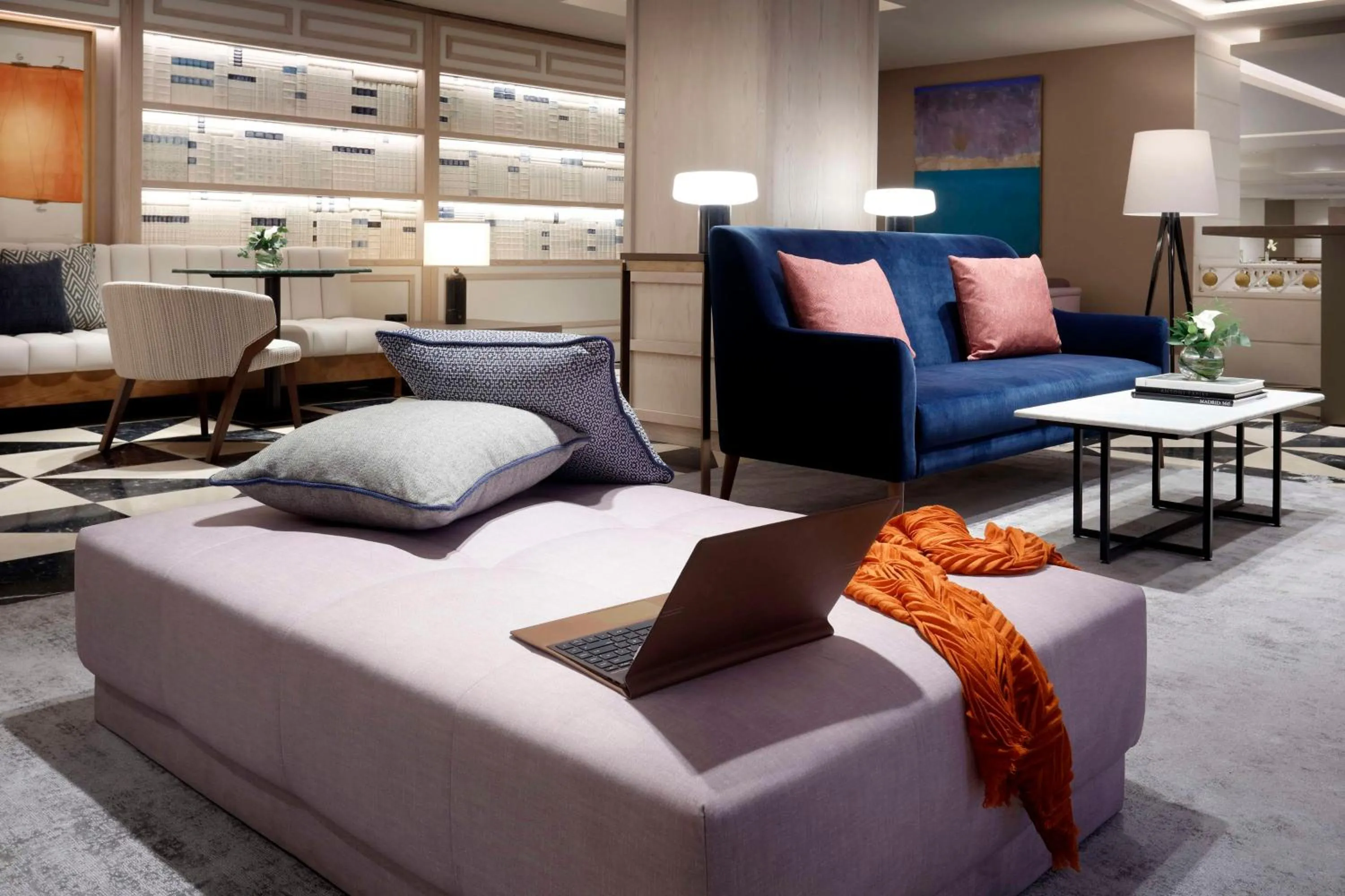 Lounge or bar, Bed in Hyatt Regency Hesperia Madrid