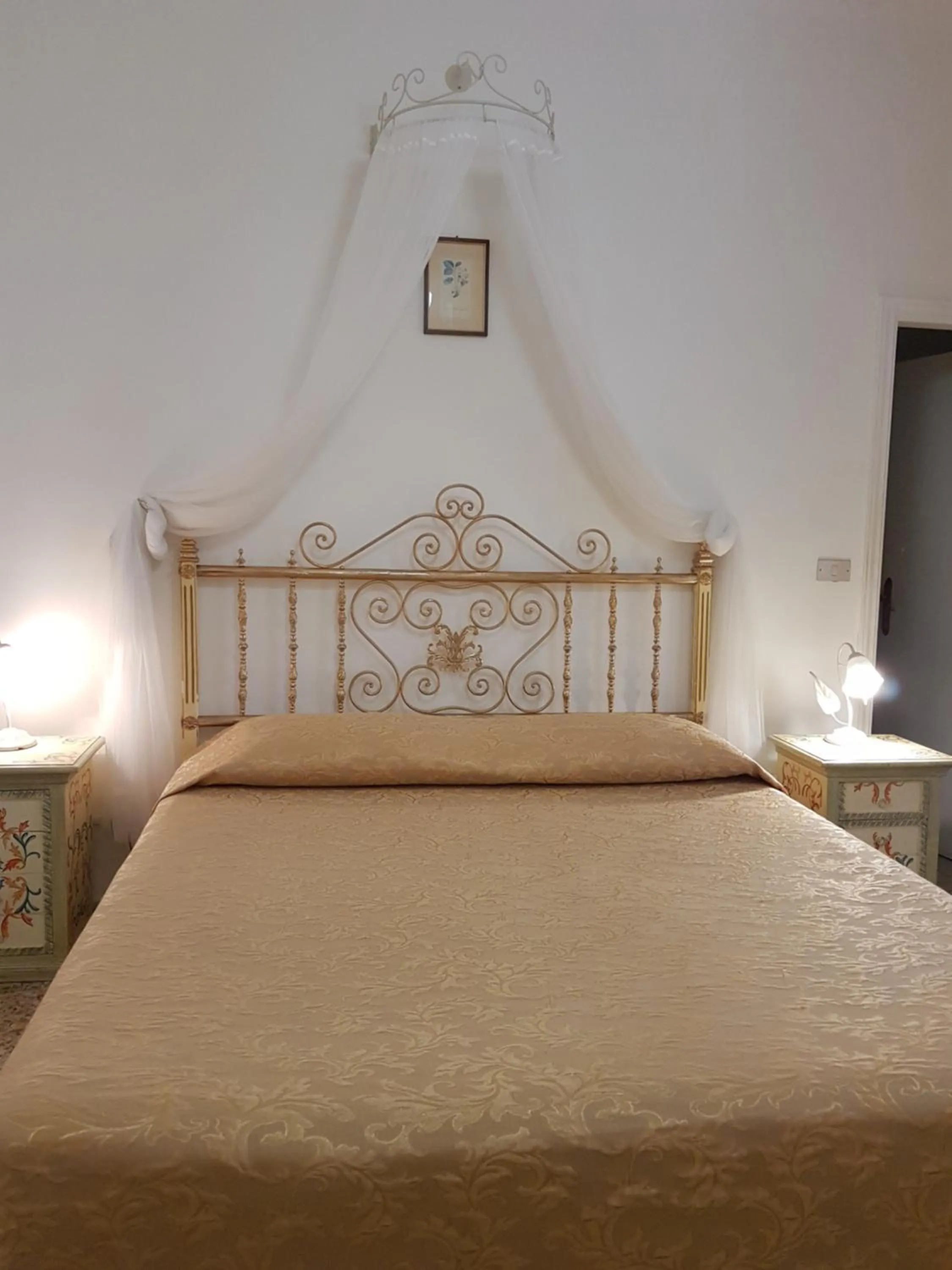 Bed in Albergo Tre Donzelle