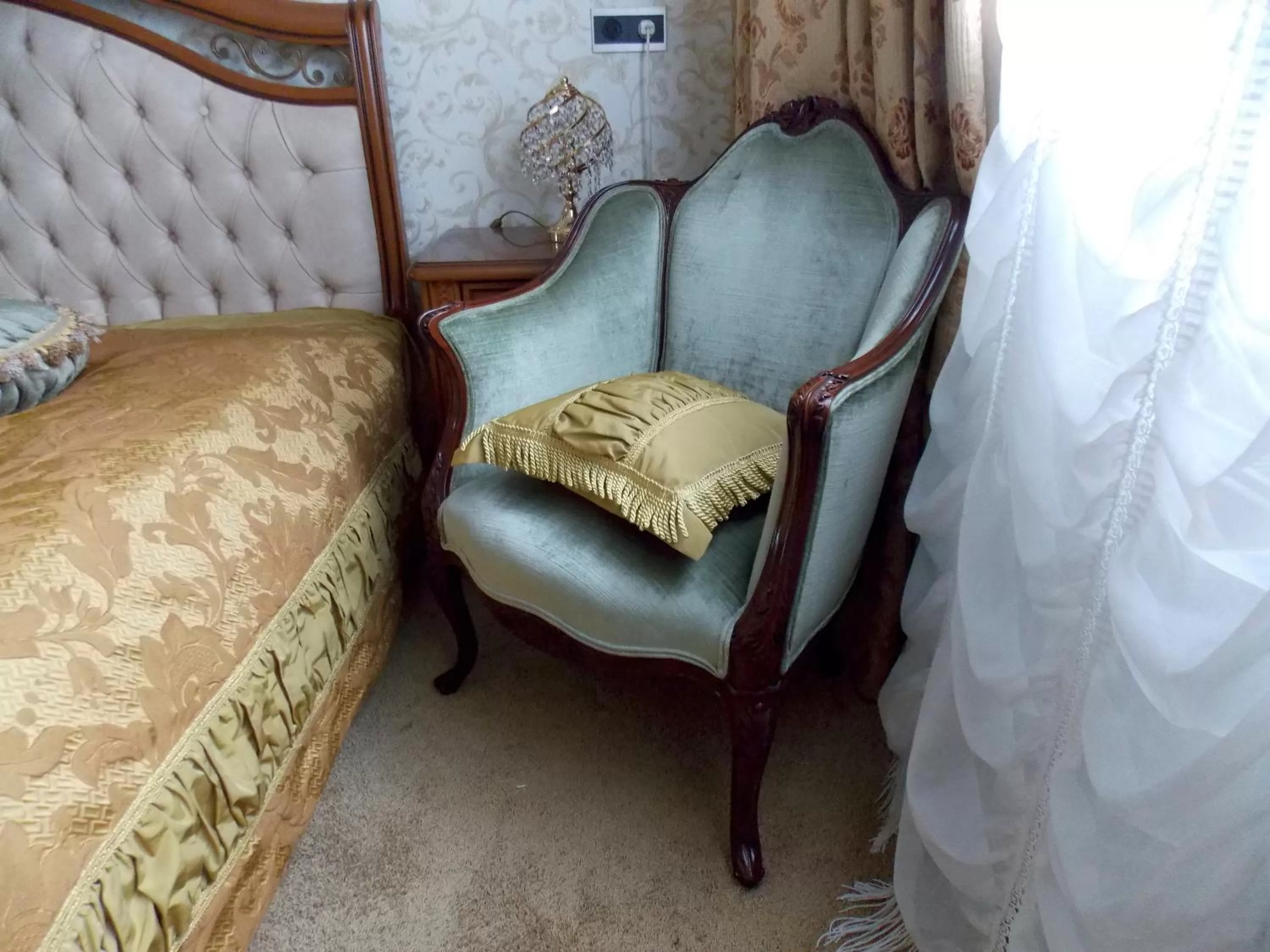 Photo of the whole room, Seating Area in Weena House