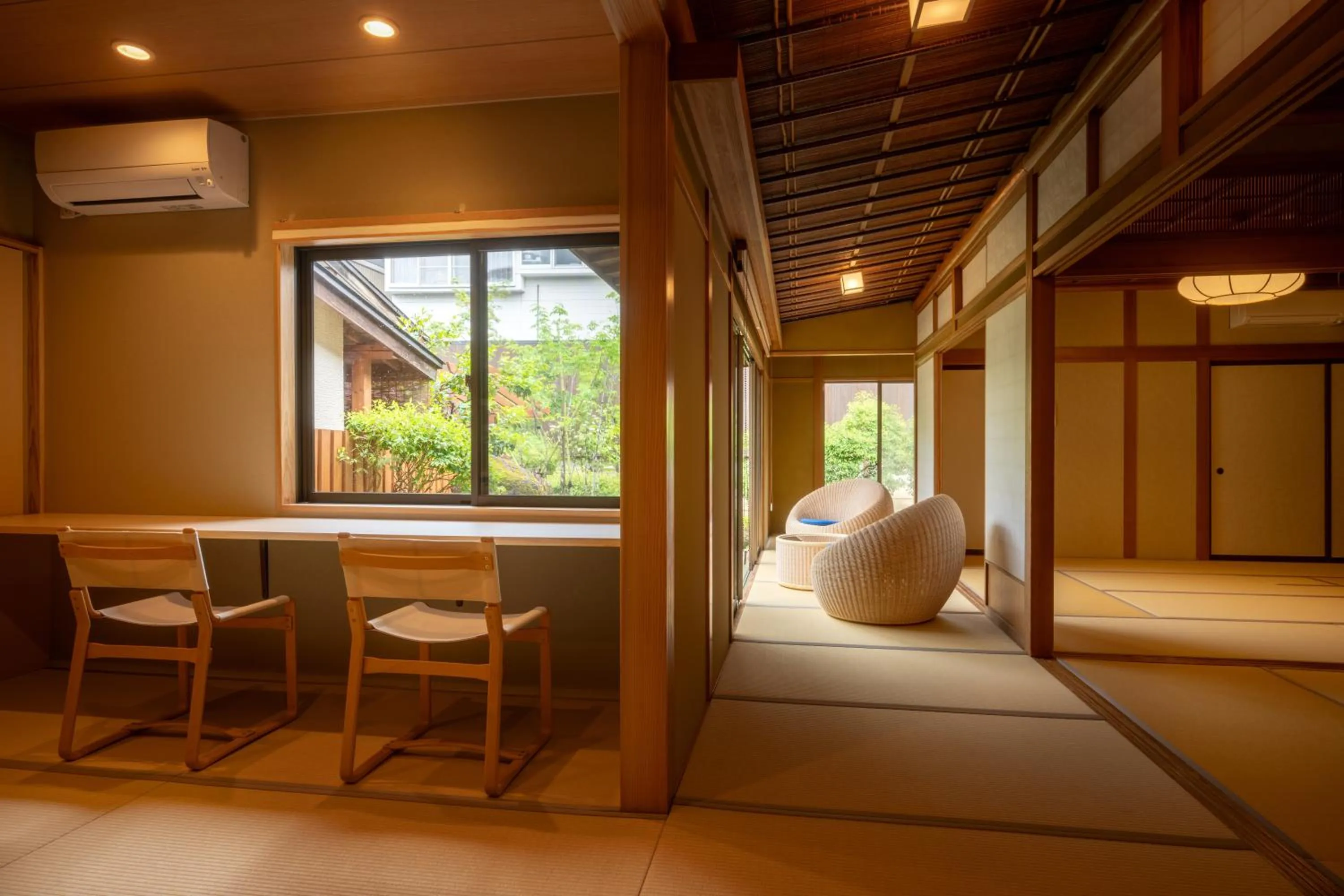 Photo of the whole room in Hohoemino Kuyufu Tsuruya