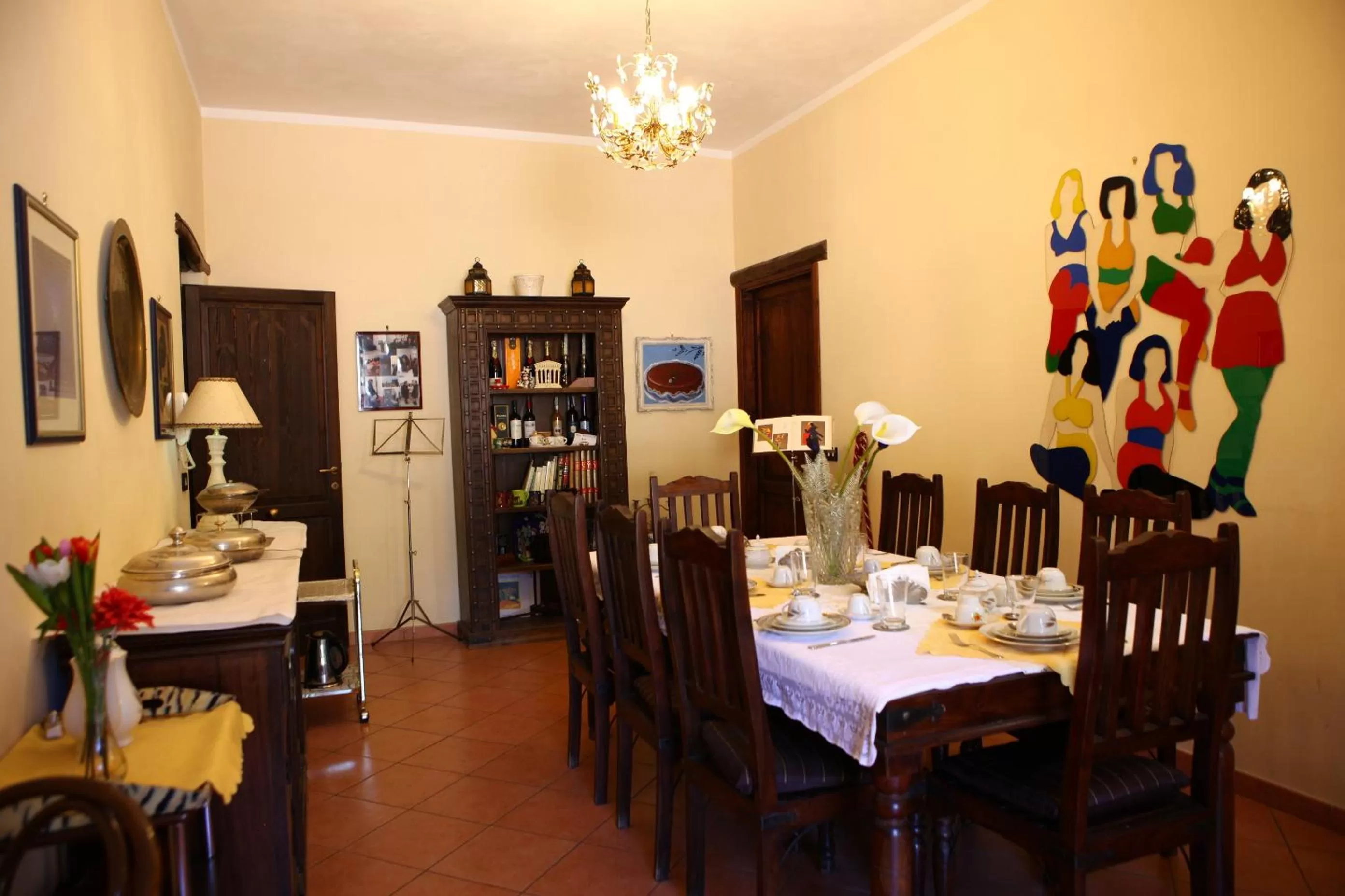 Dining area in Art Lincoln