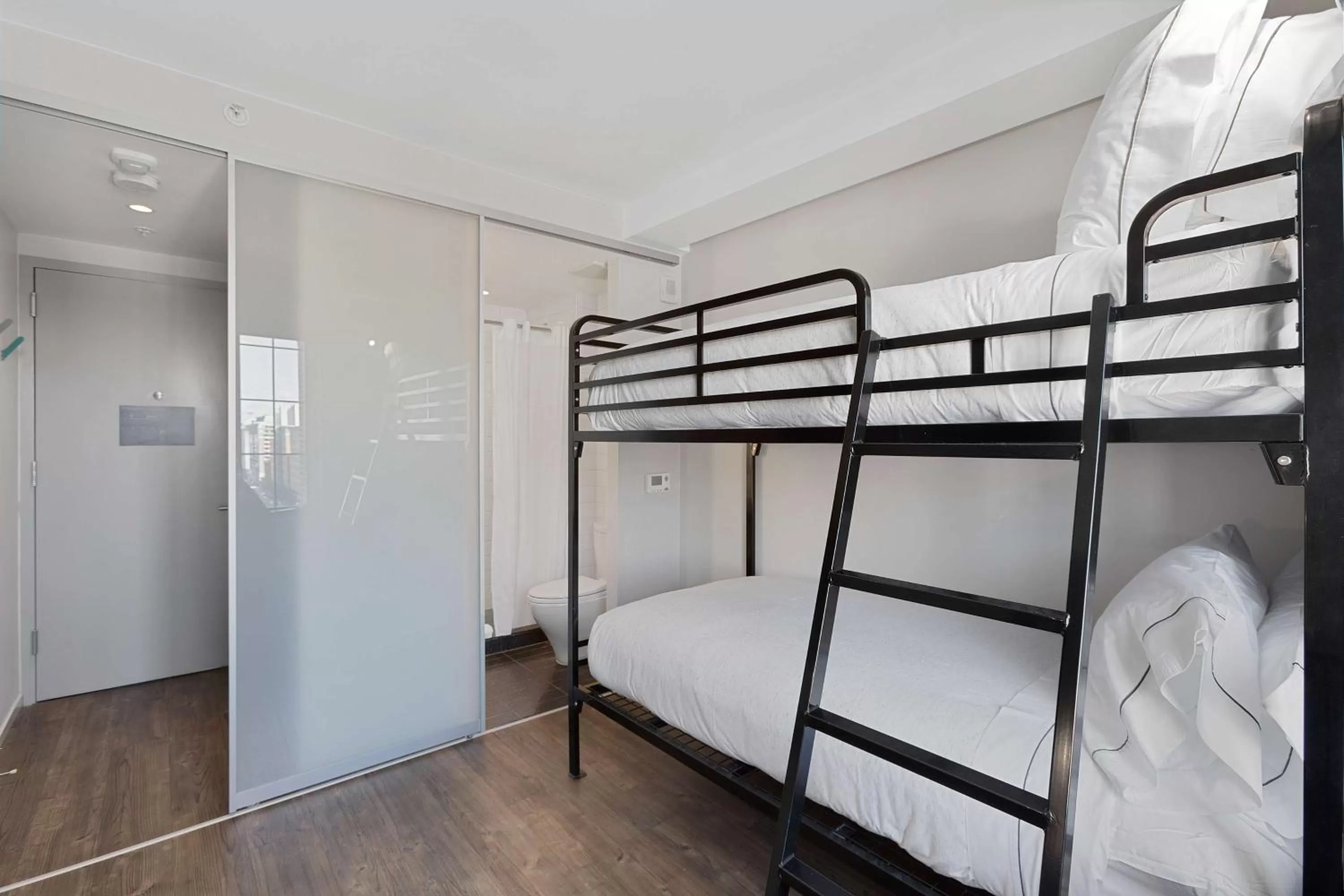 Bathroom, Bed in Motto by Hilton Washington DC City Center