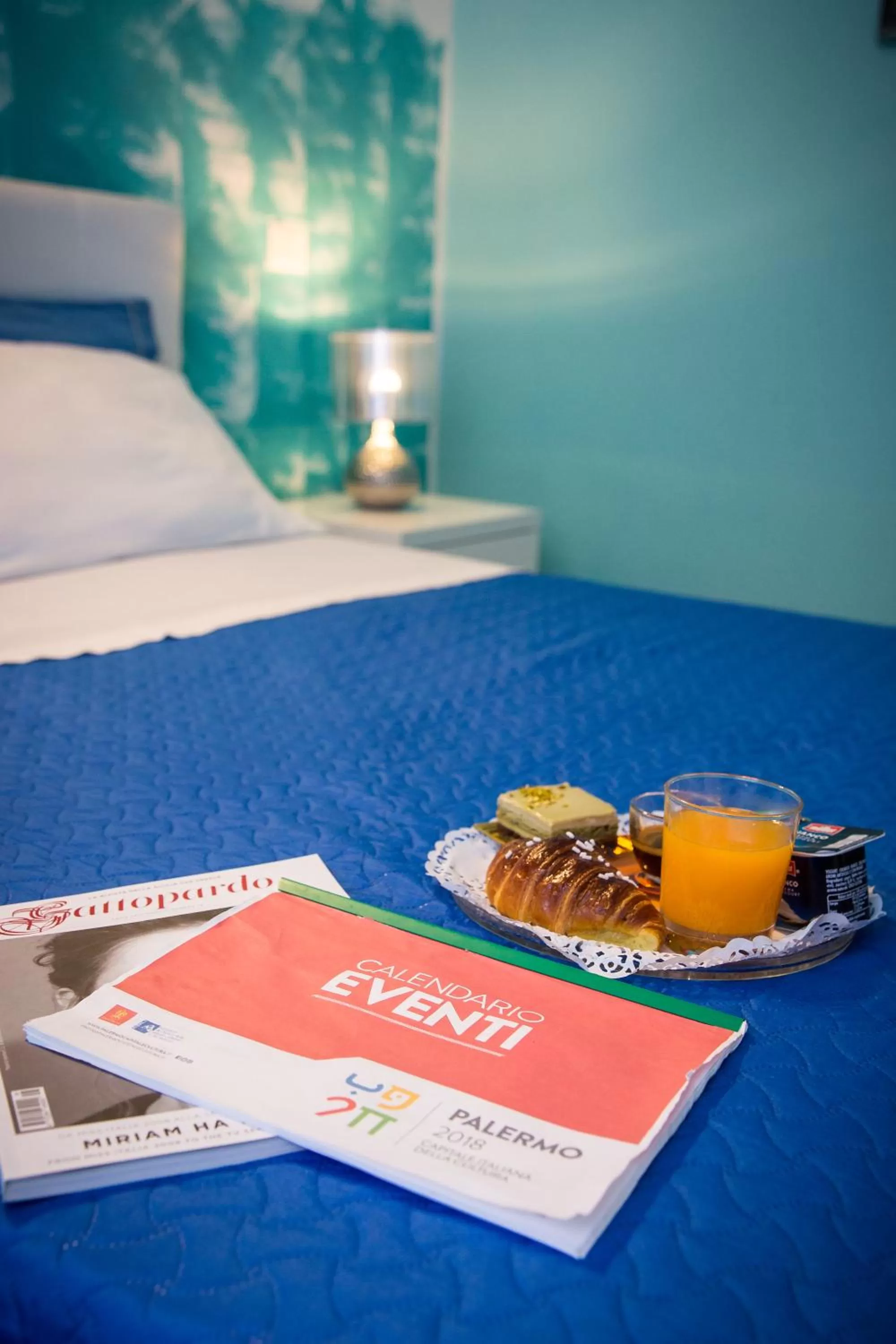 Decorative detail, Bed in Colors B&B