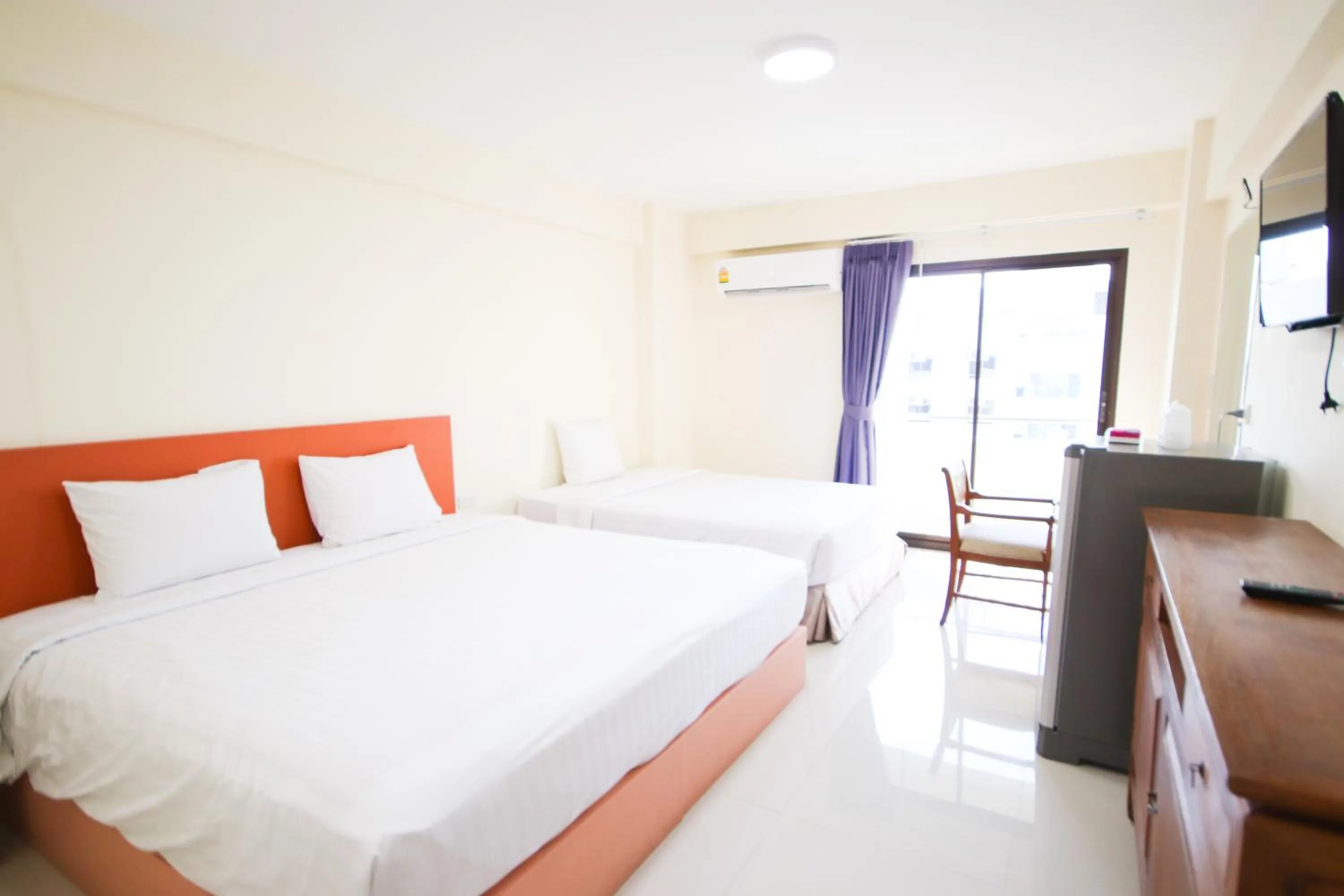 Bed in White House Bizotel