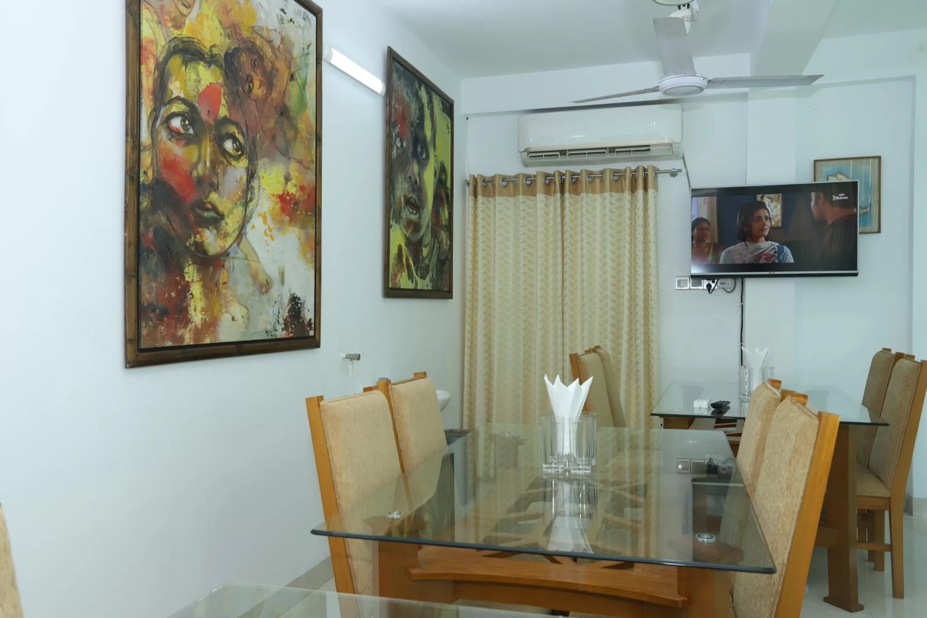 Restaurant/places to eat in Hotel Blue Castle