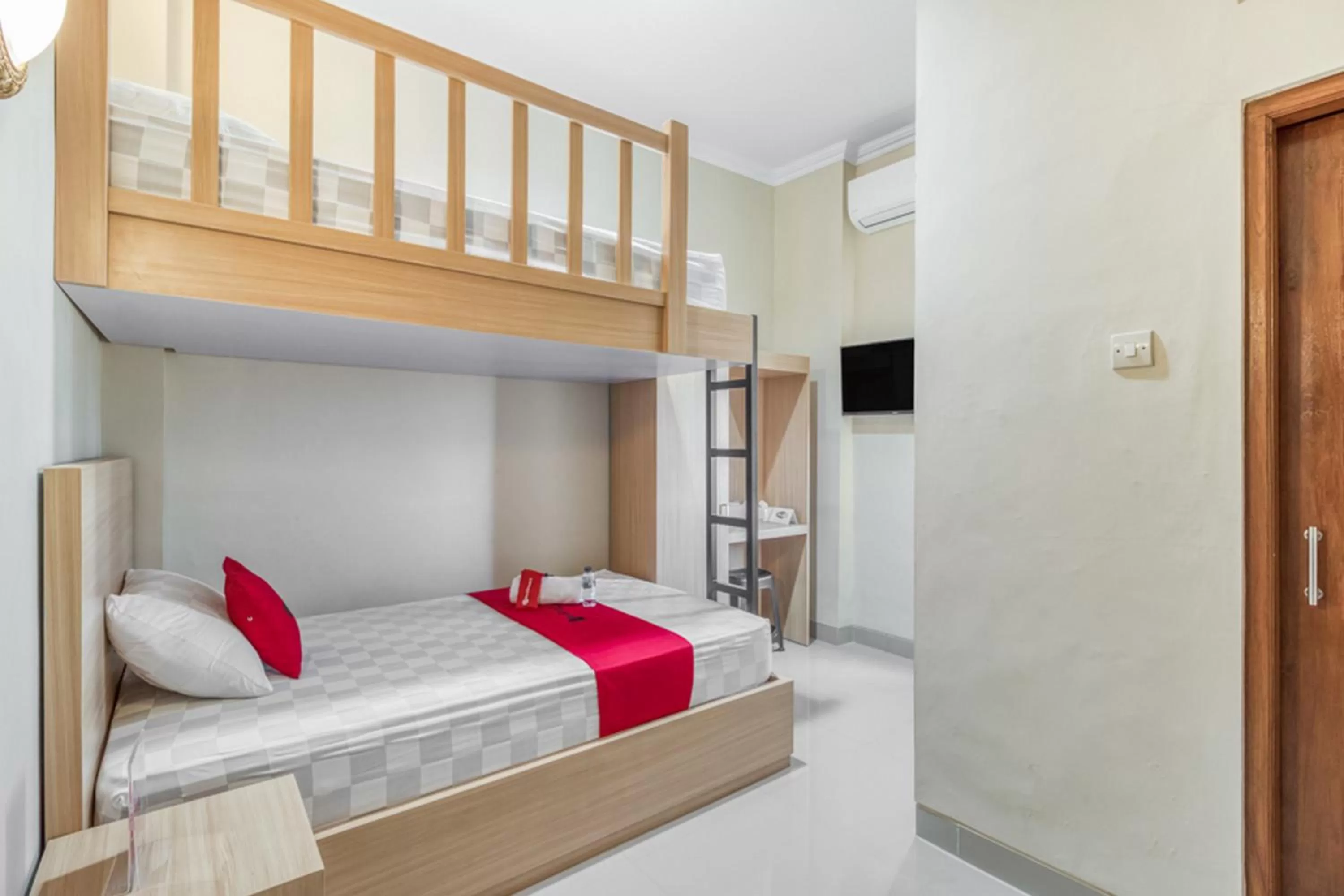 bunk bed, Bed in RedDoorz near Jogja National Museum