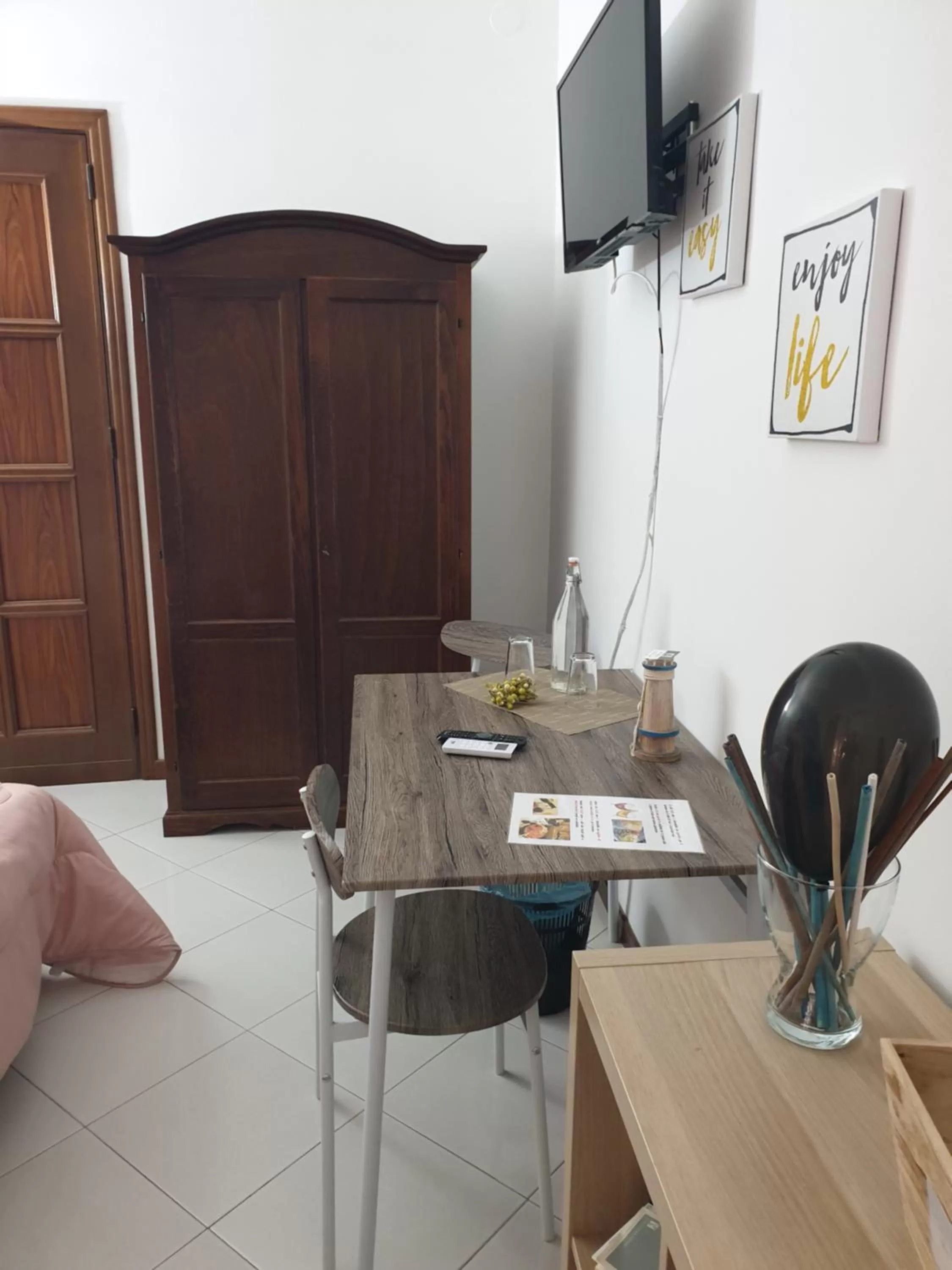 Photo of the whole room in Alba central City