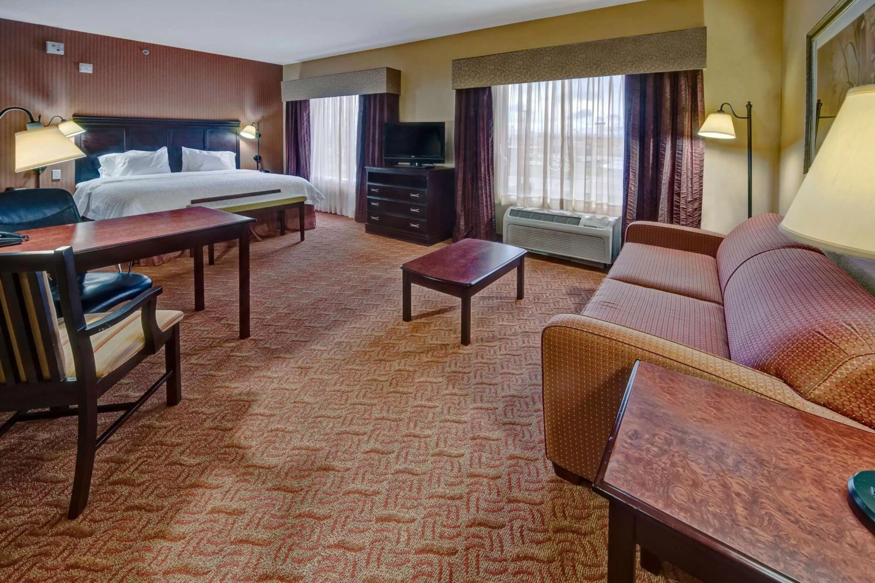 Living room, Bed in Hampton Inn & Suites Corsicana