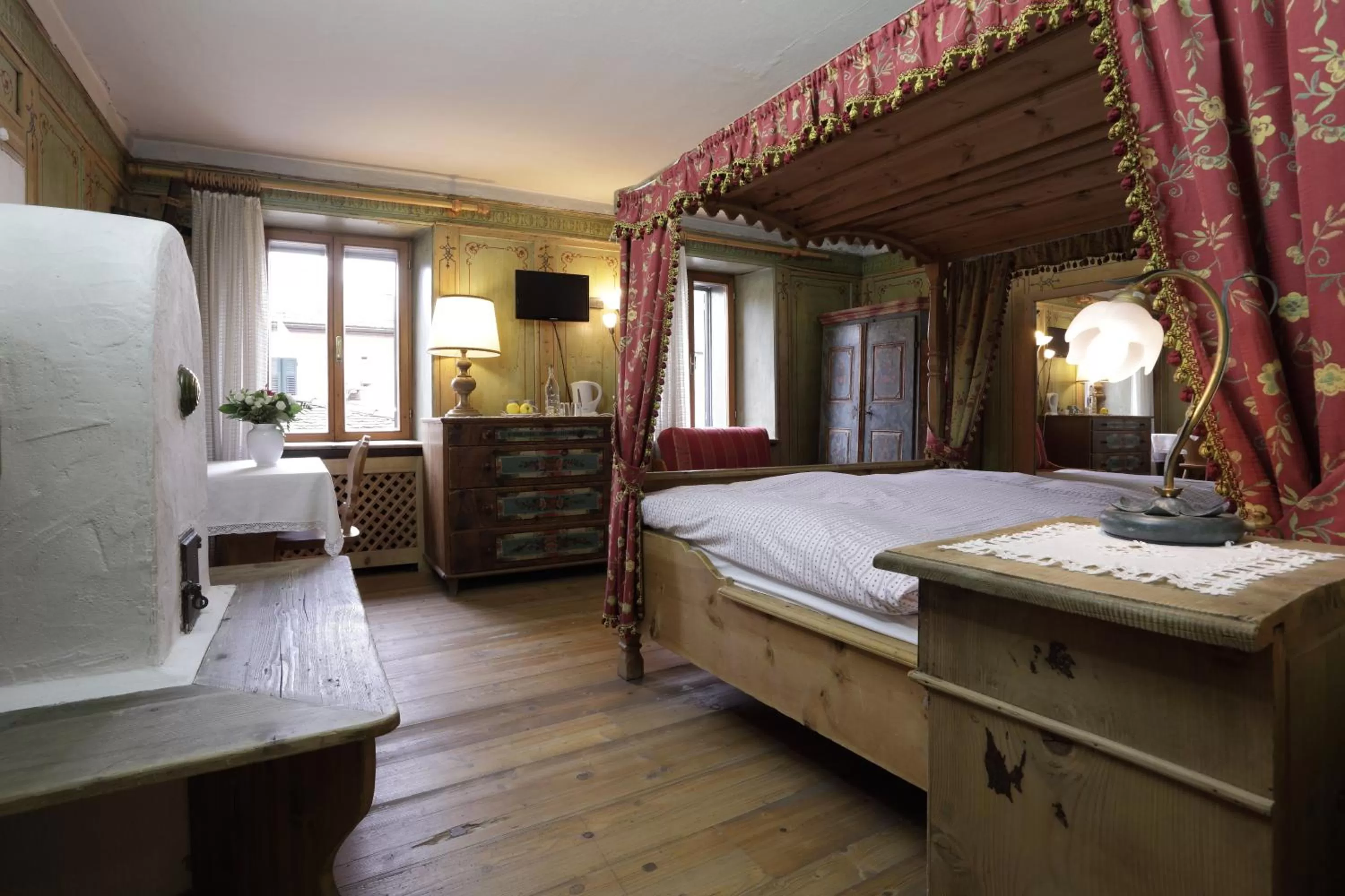 Decorative detail, Bed in Historic Hotel Ristorante La Stua