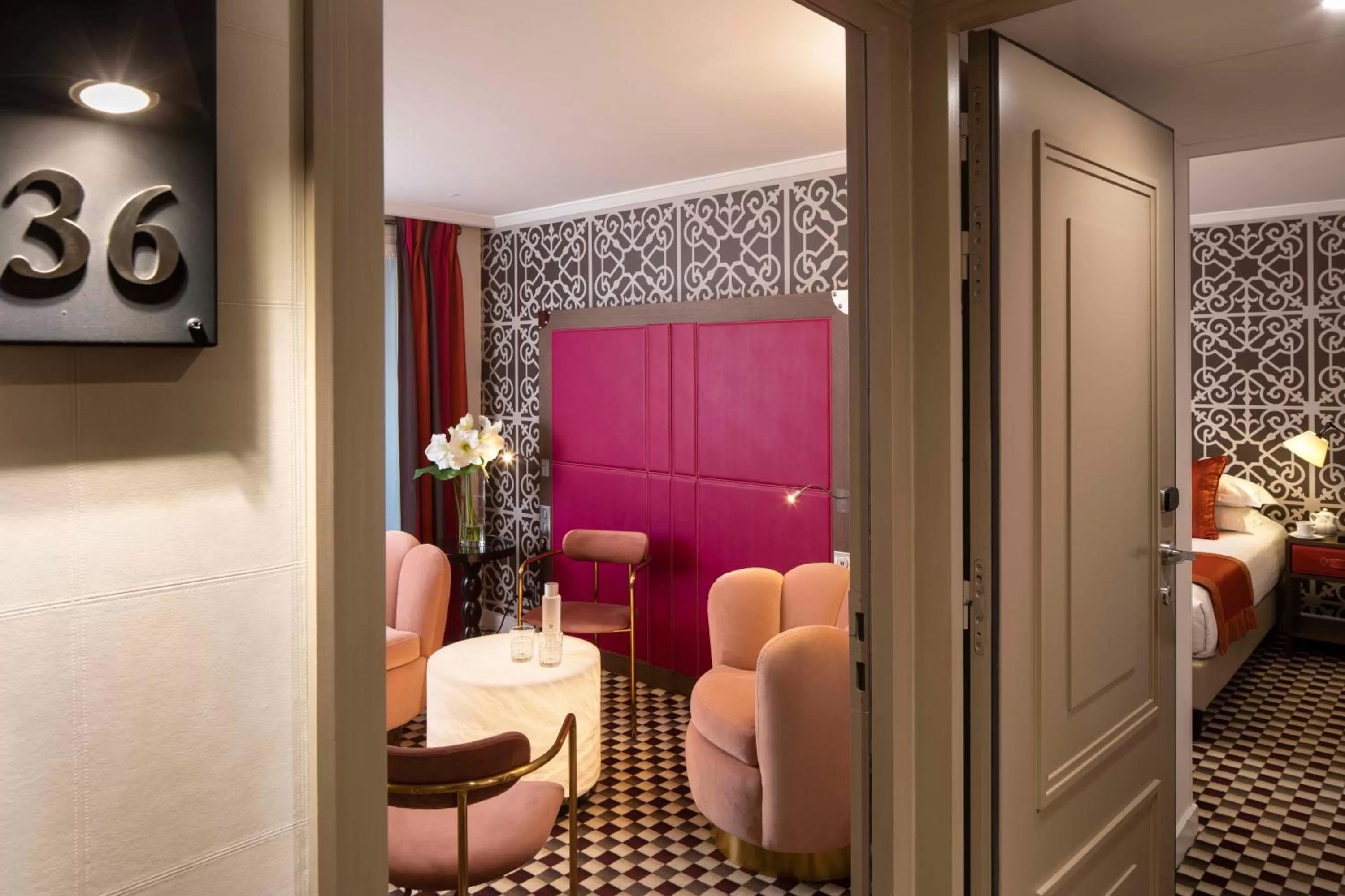 Seating area, Bed in Hotel Phileas Lazare & Spa - Opera